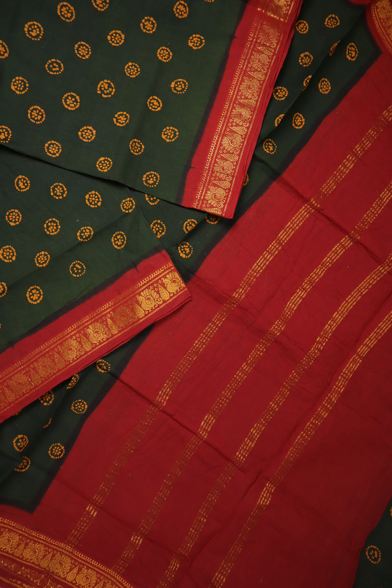 dark-green-circles-madurai-sungudi-saree-ss006334-b