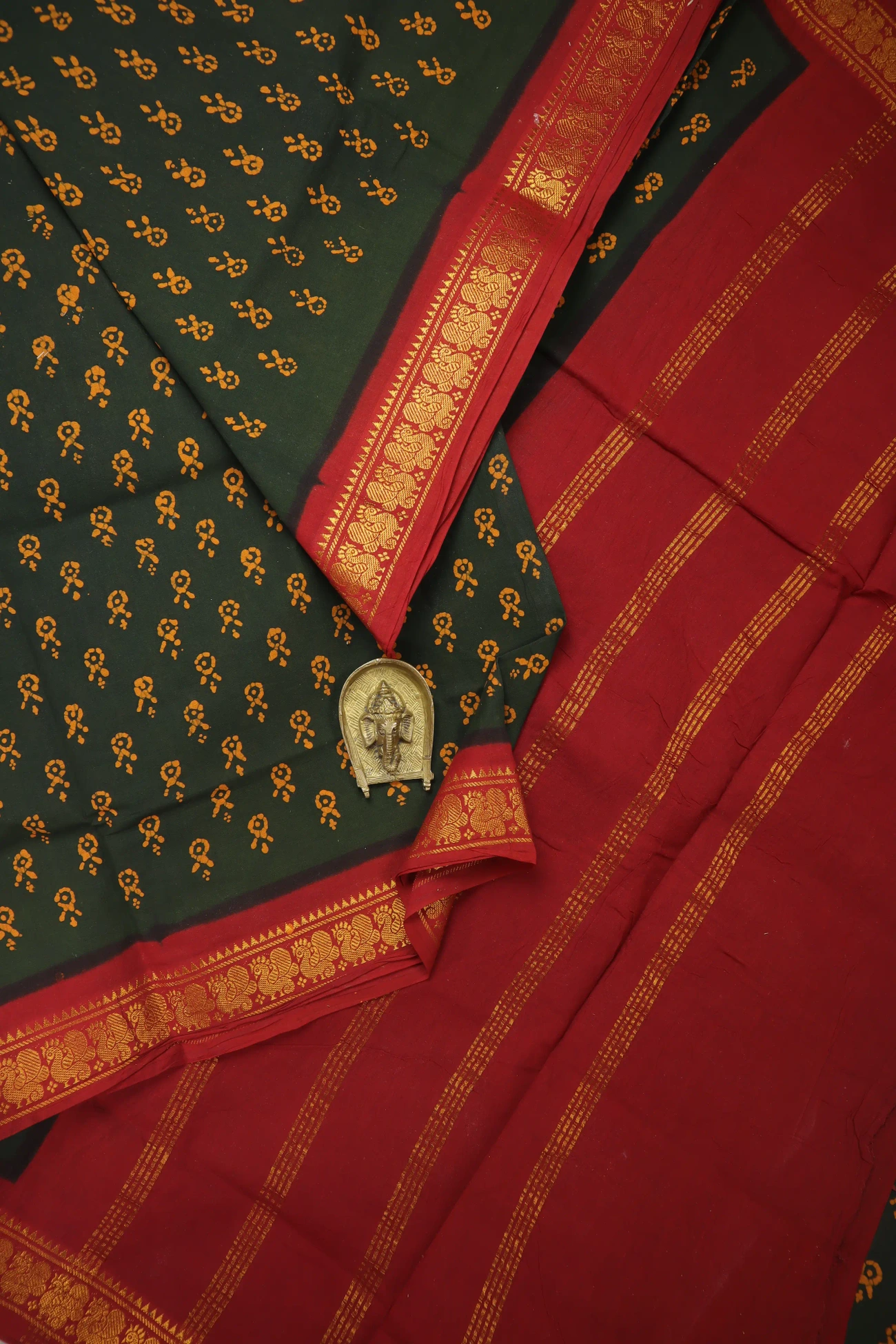 dark-green-peacock-madurai-sungudi-saree-ss006343-a