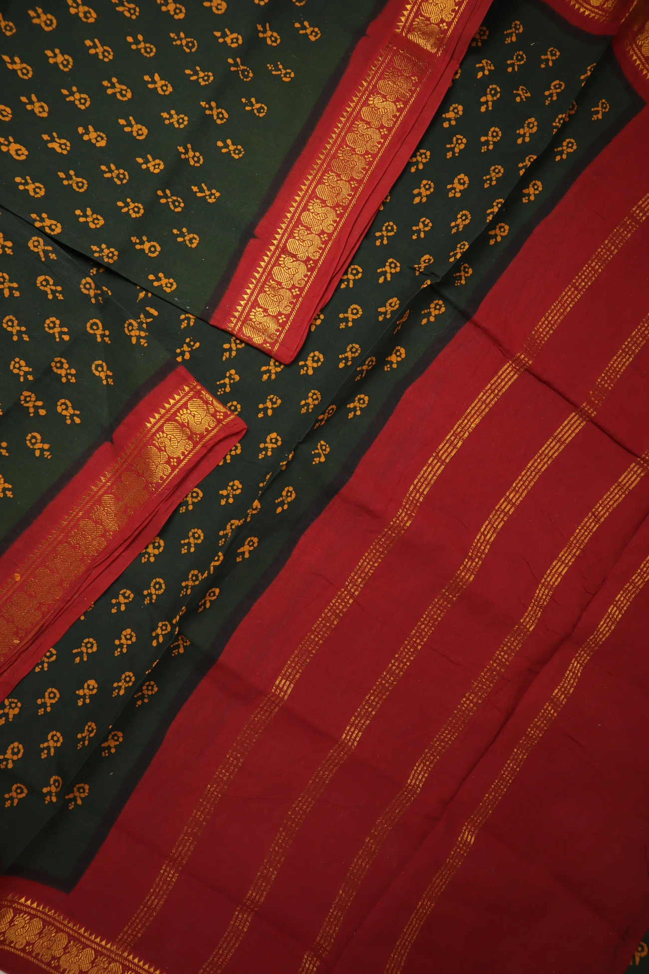 dark-green-peacock-madurai-sungudi-saree-ss006343-b