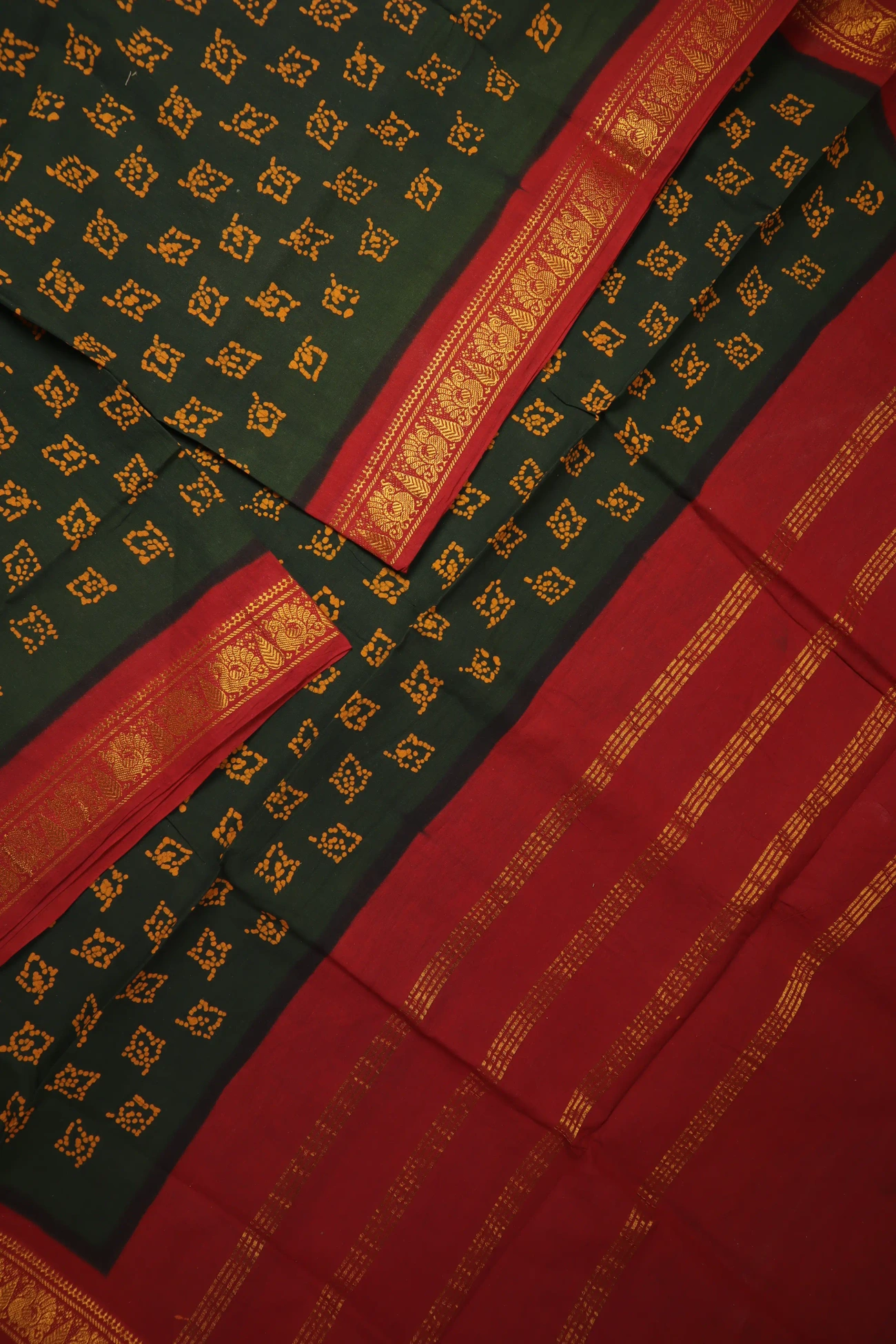 dark-green-flower-madurai-sungudi-saree-ss006342-b