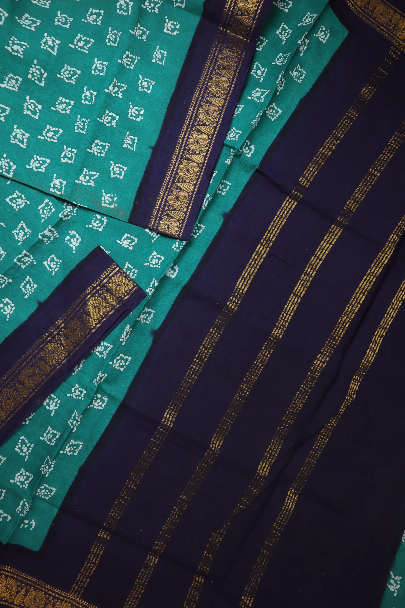 teal-peacock-madurai-sungudi-saree-ss006330-b
