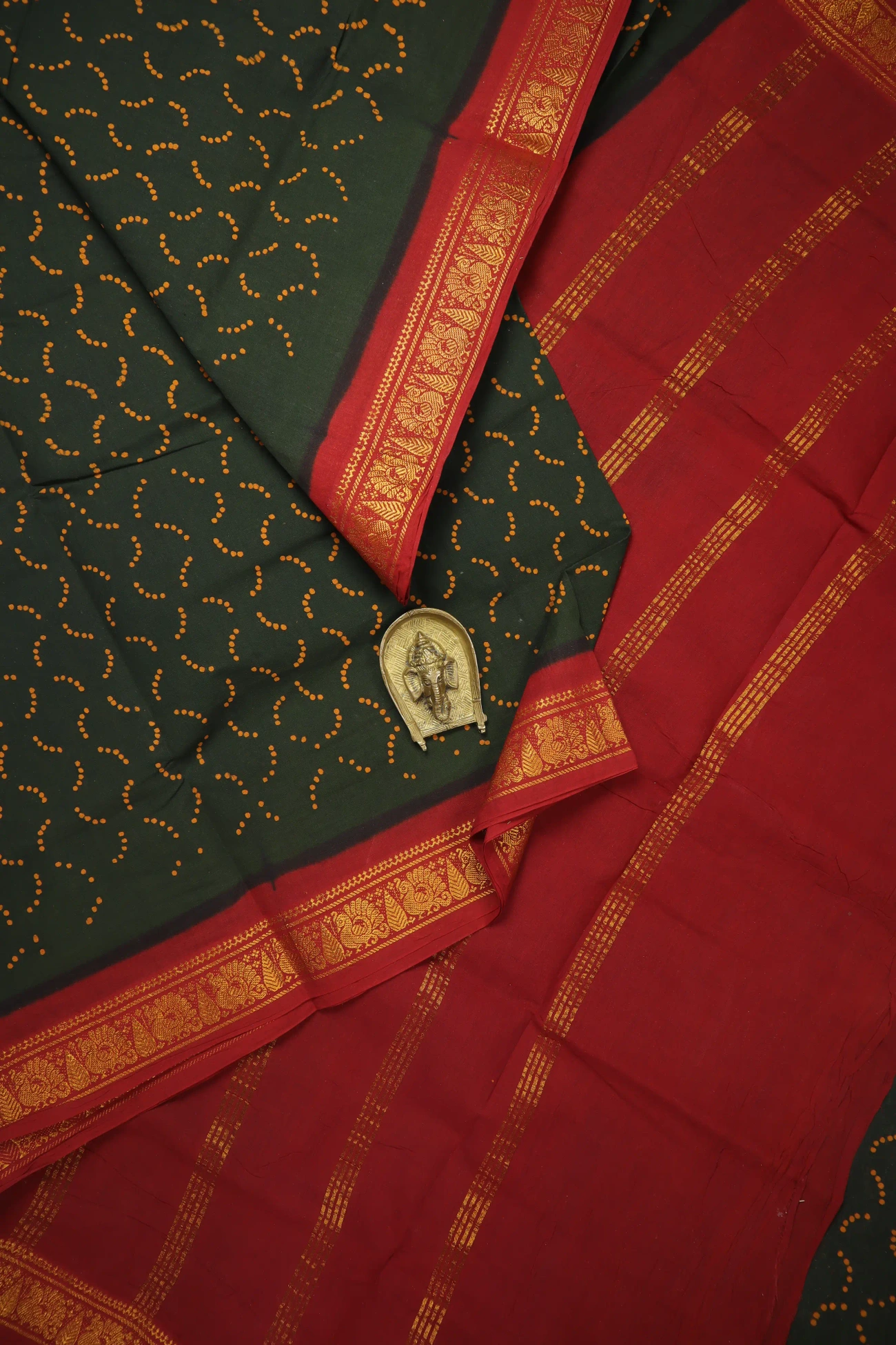 dark-green-peacock-madurai-sungudi-saree-ss006347-a
