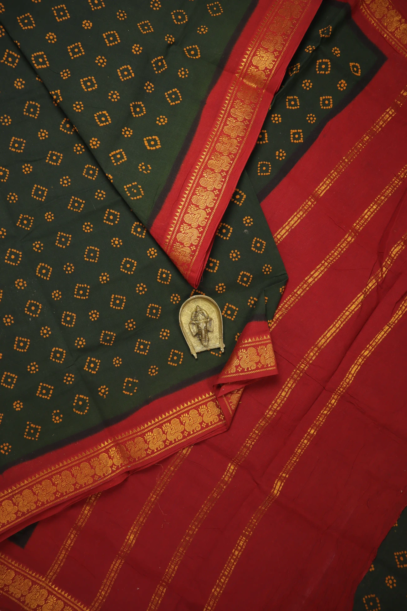 dark-green-peacock-madurai-sungudi-saree-ss006327-a