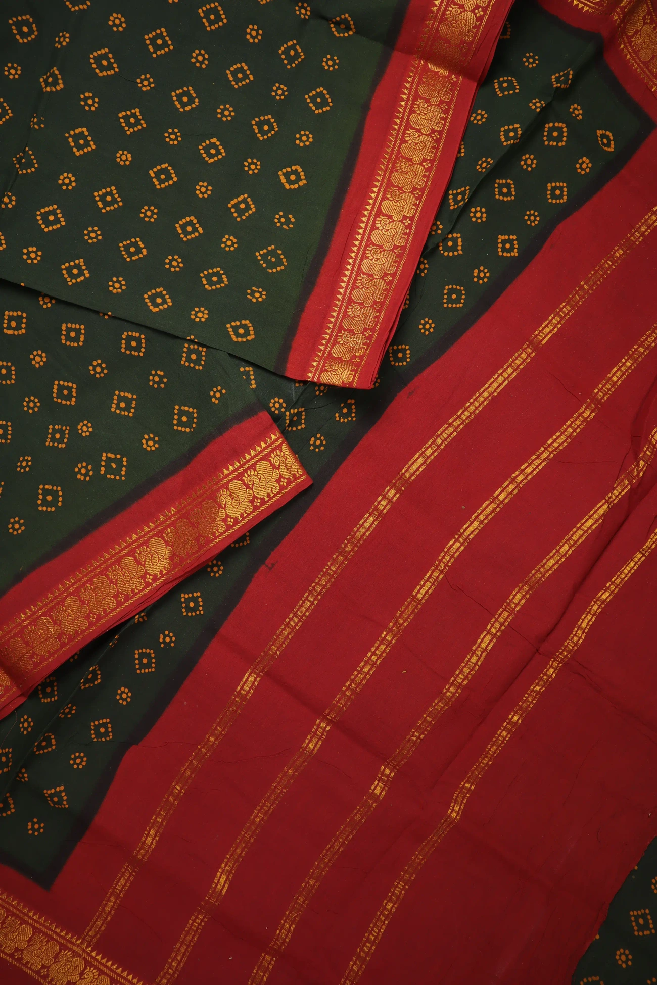 dark-green-peacock-madurai-sungudi-saree-ss006327-b