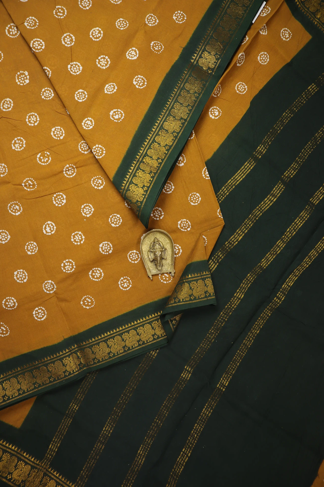 brown-peacock-madurai-sungudi-saree-ss006325-a