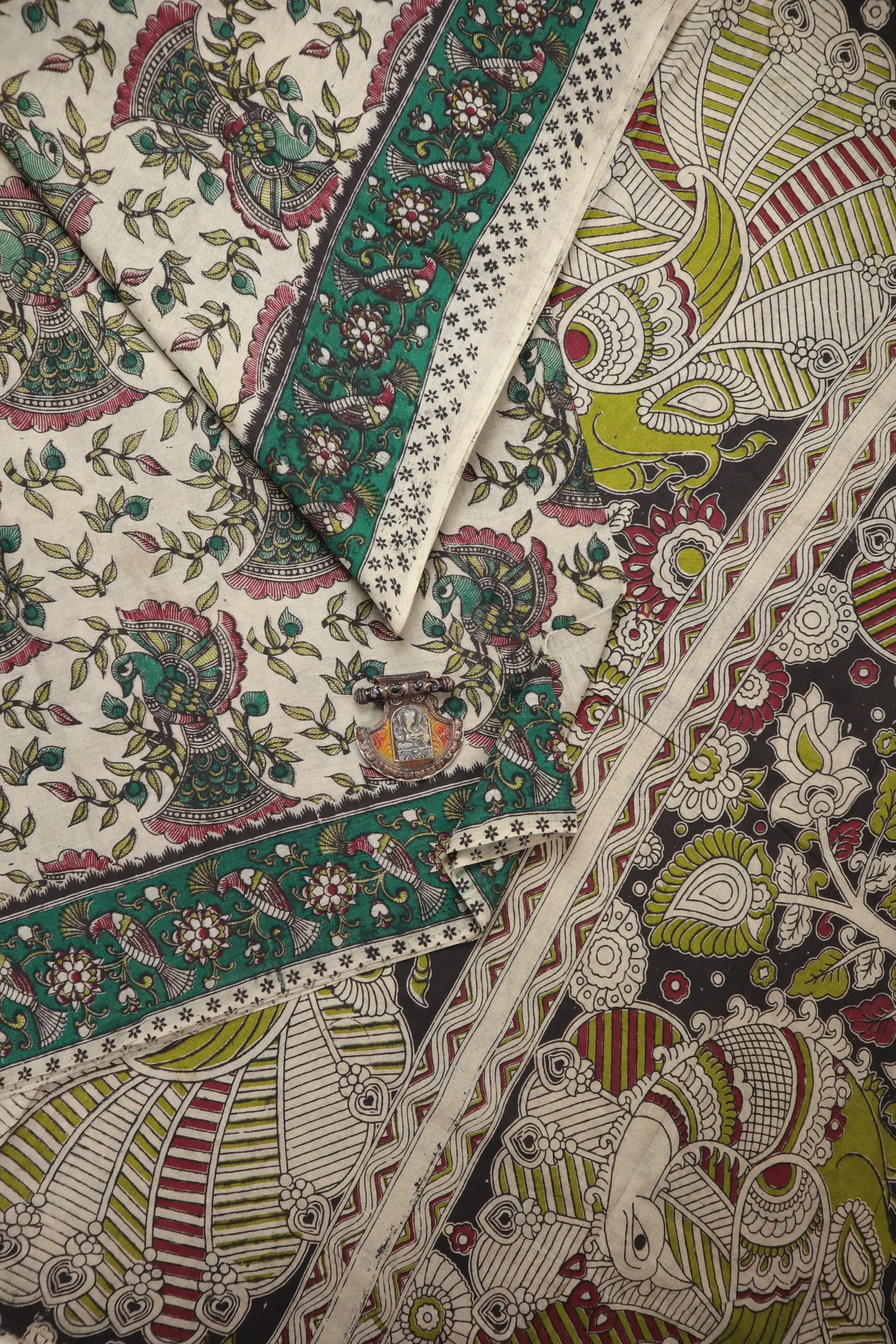 off-white-flower-peacock-kalamkari-saree-kk001304-a