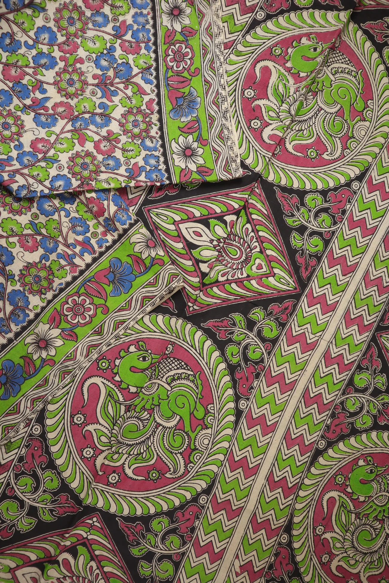 white-flower-kalamkari-saree-kk001355-b