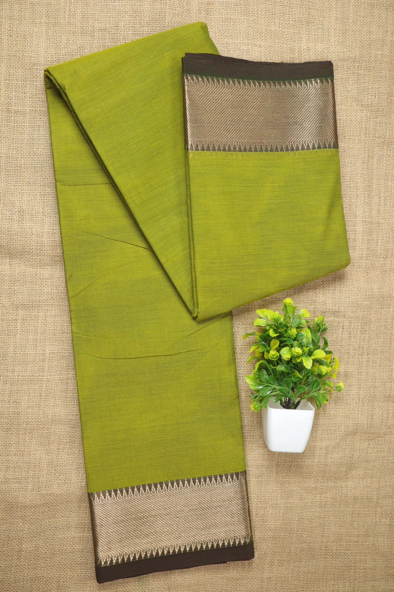 light-green-temple-malarkodi-saree-mk008330-a