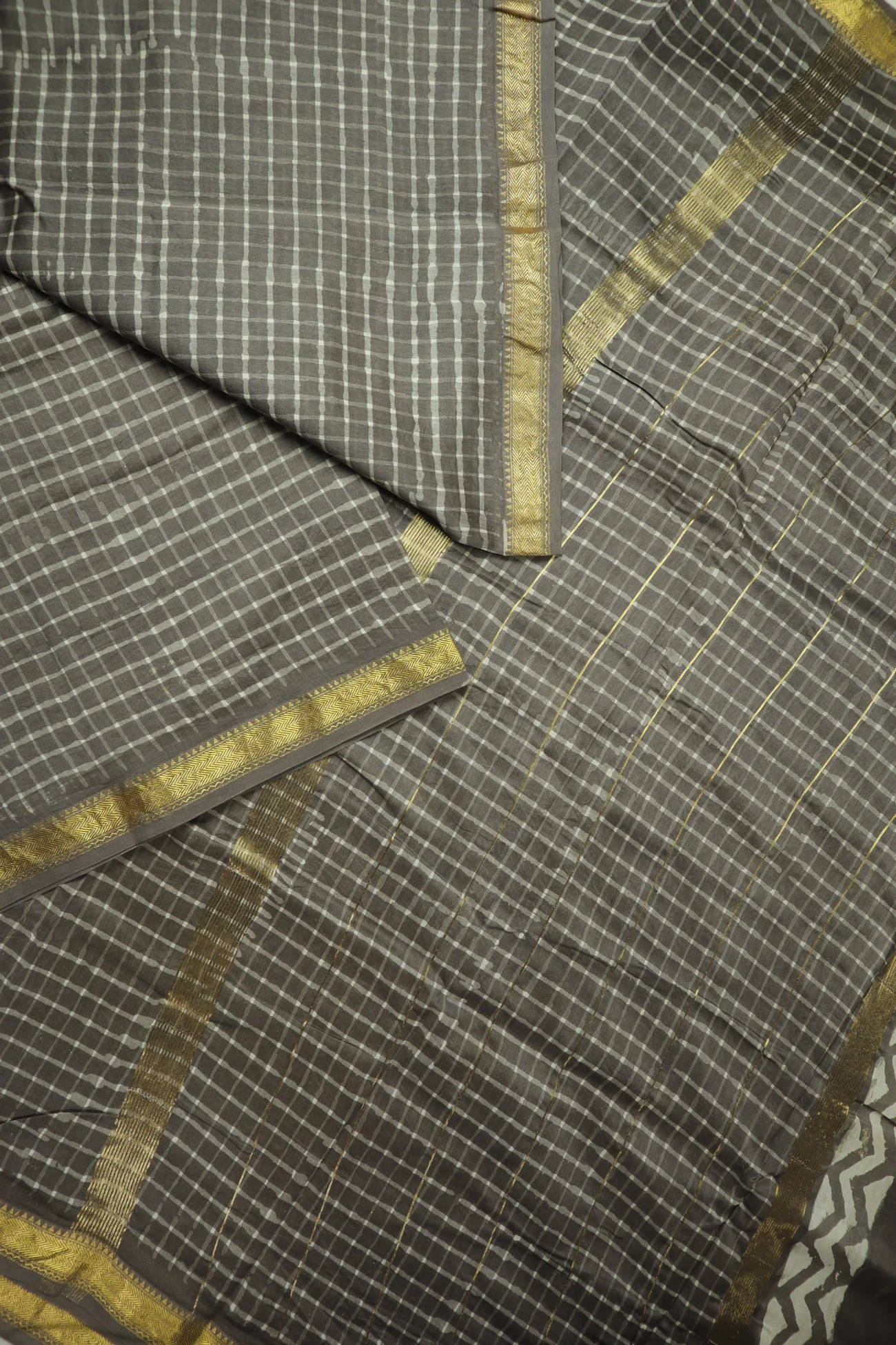 light-gray-zigzag-maheshwari-silk-cotton-mh000332-b