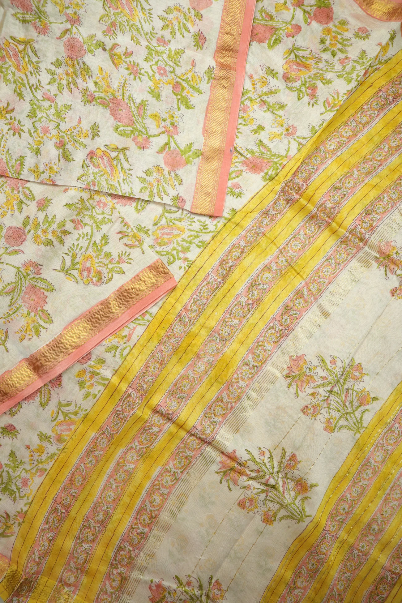 off-white-flower-maheshwari-silk-cotton-mh000342-b