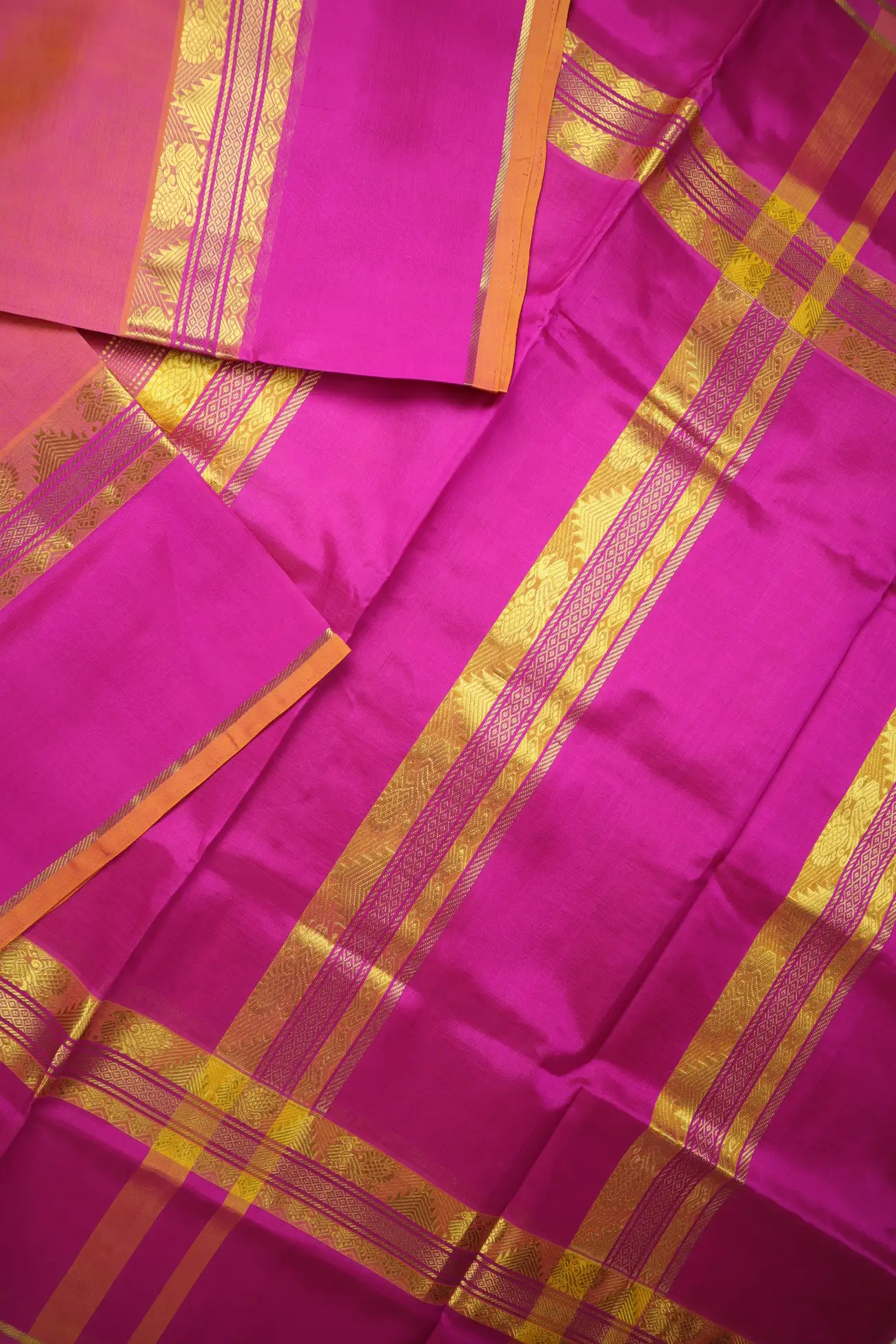 coral-peacock-temple-kanchi-silk-cotton-saree-sc003057-b