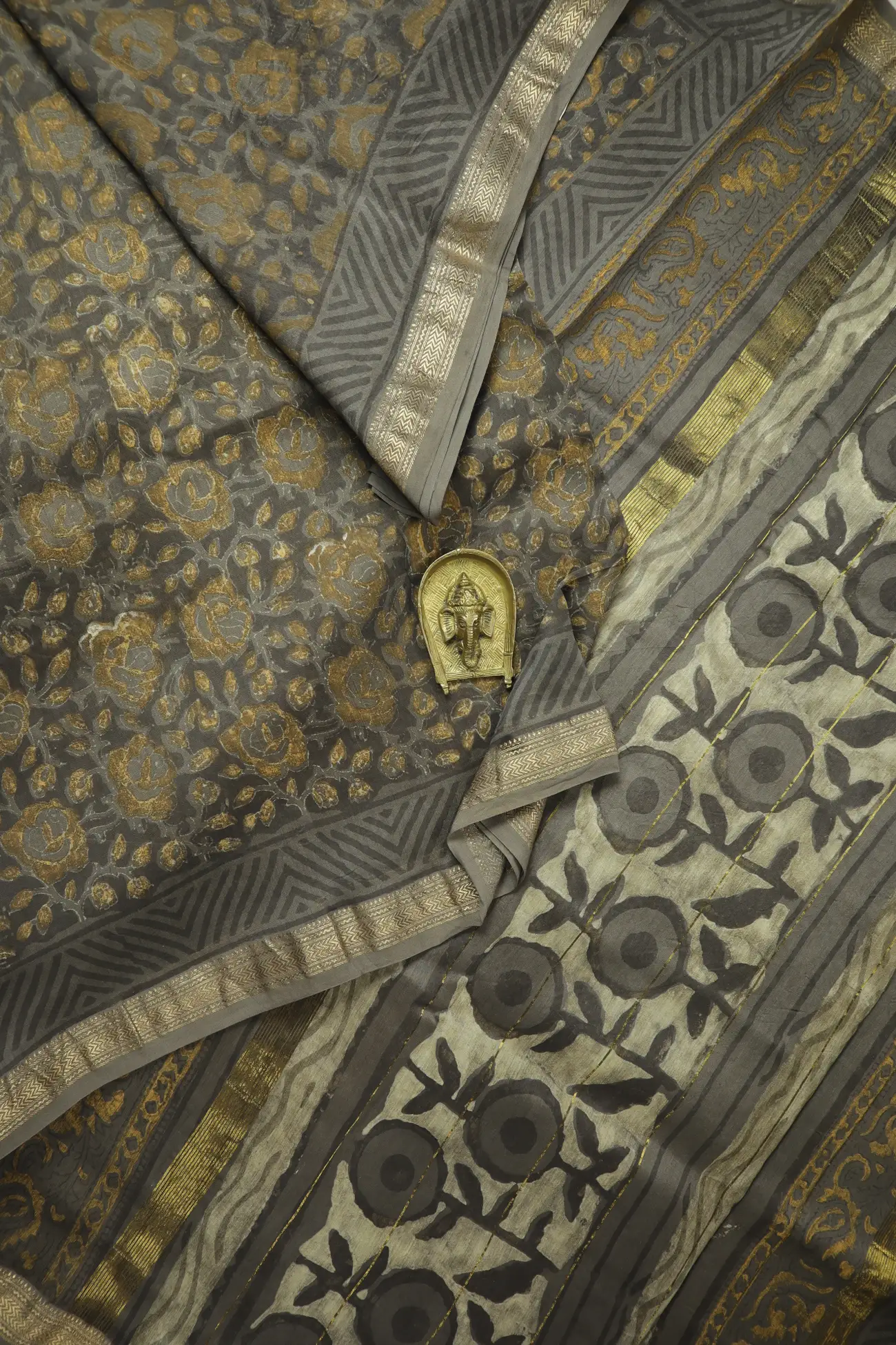 dark-gray-flower-maheshwari-silk-cotton-mh000343-a