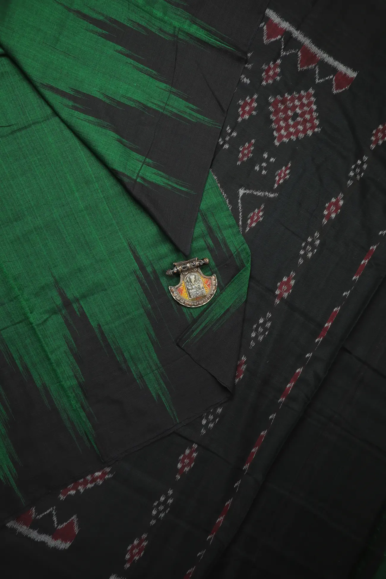 green-temple-pochampally-saree-is001410-a