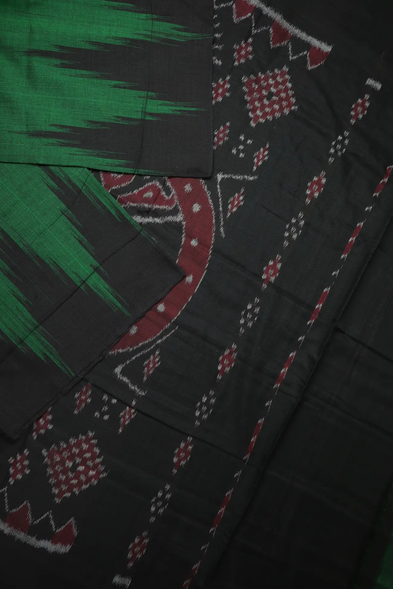 green-temple-pochampally-saree-is001410-b