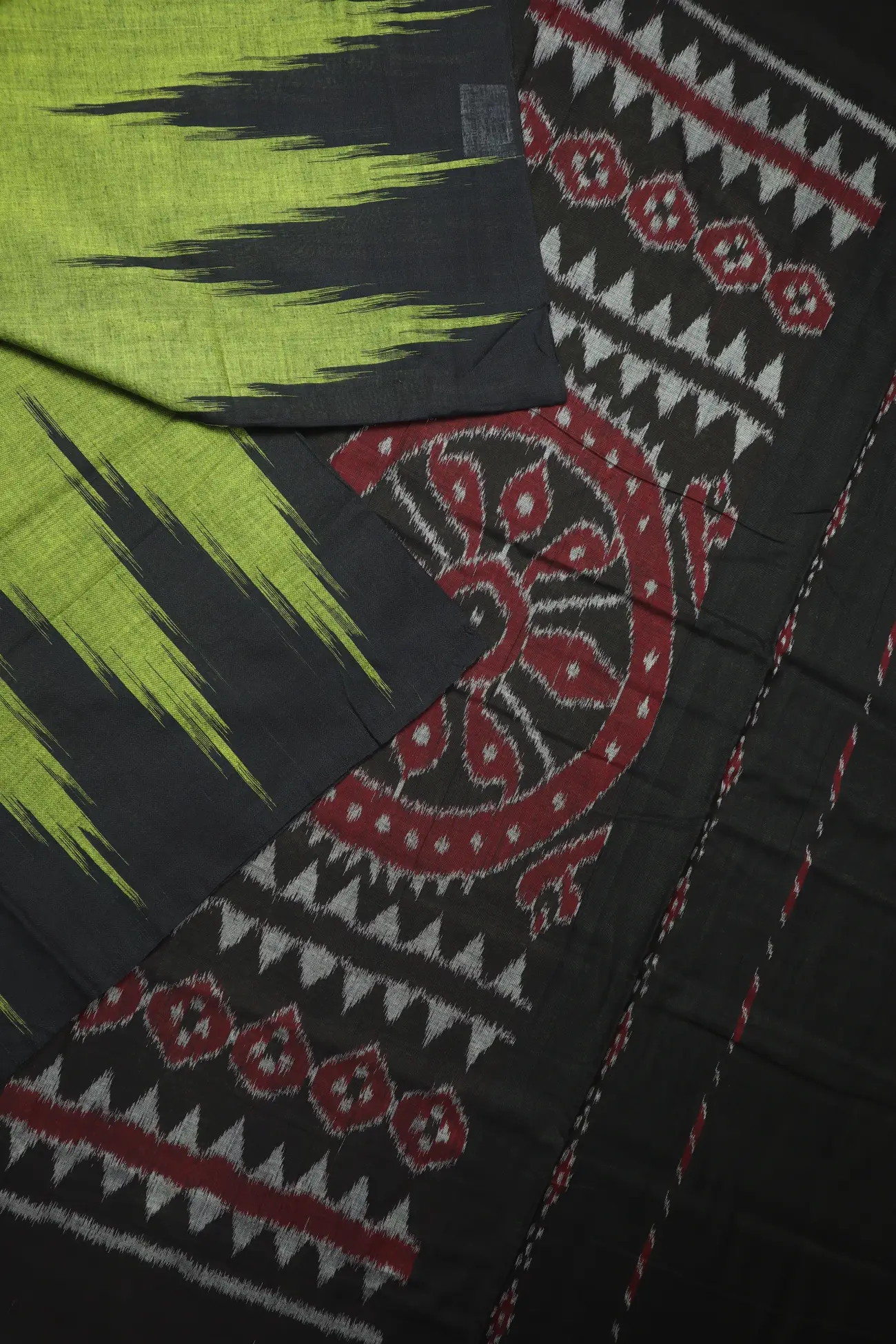 light-green-temple-pochampally-saree-is001408-b
