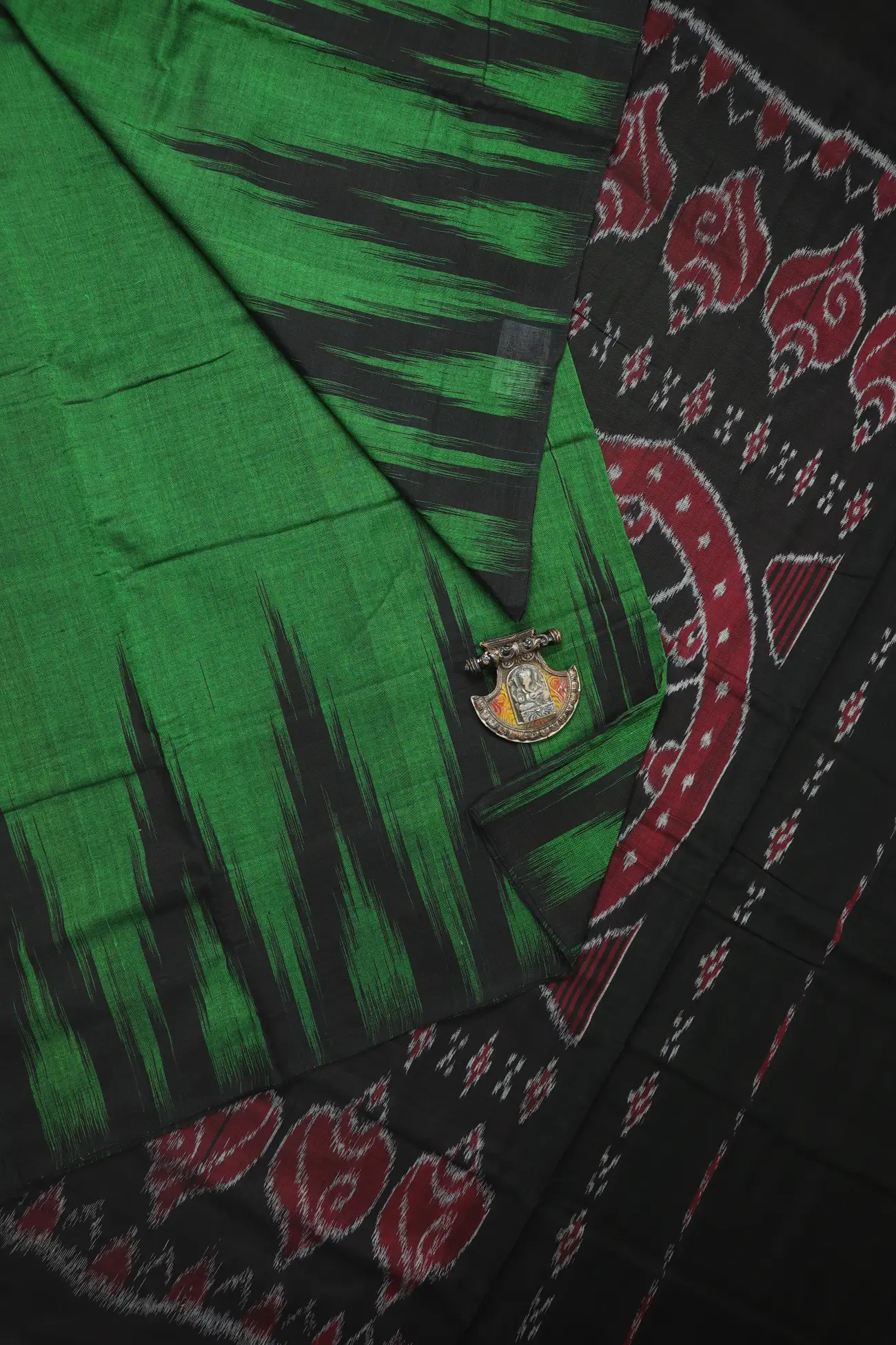 green-temple-pochampally-saree-is001406-a