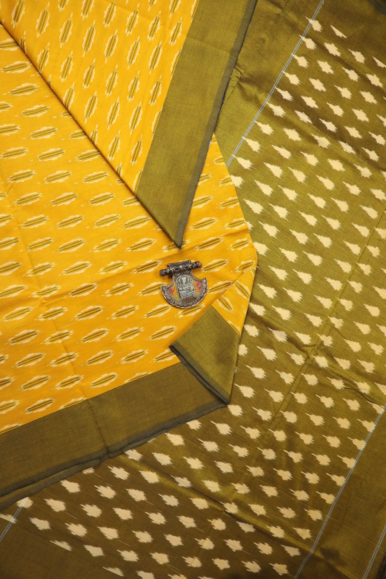 mustard-ikat-ikat-saree-is001427-a