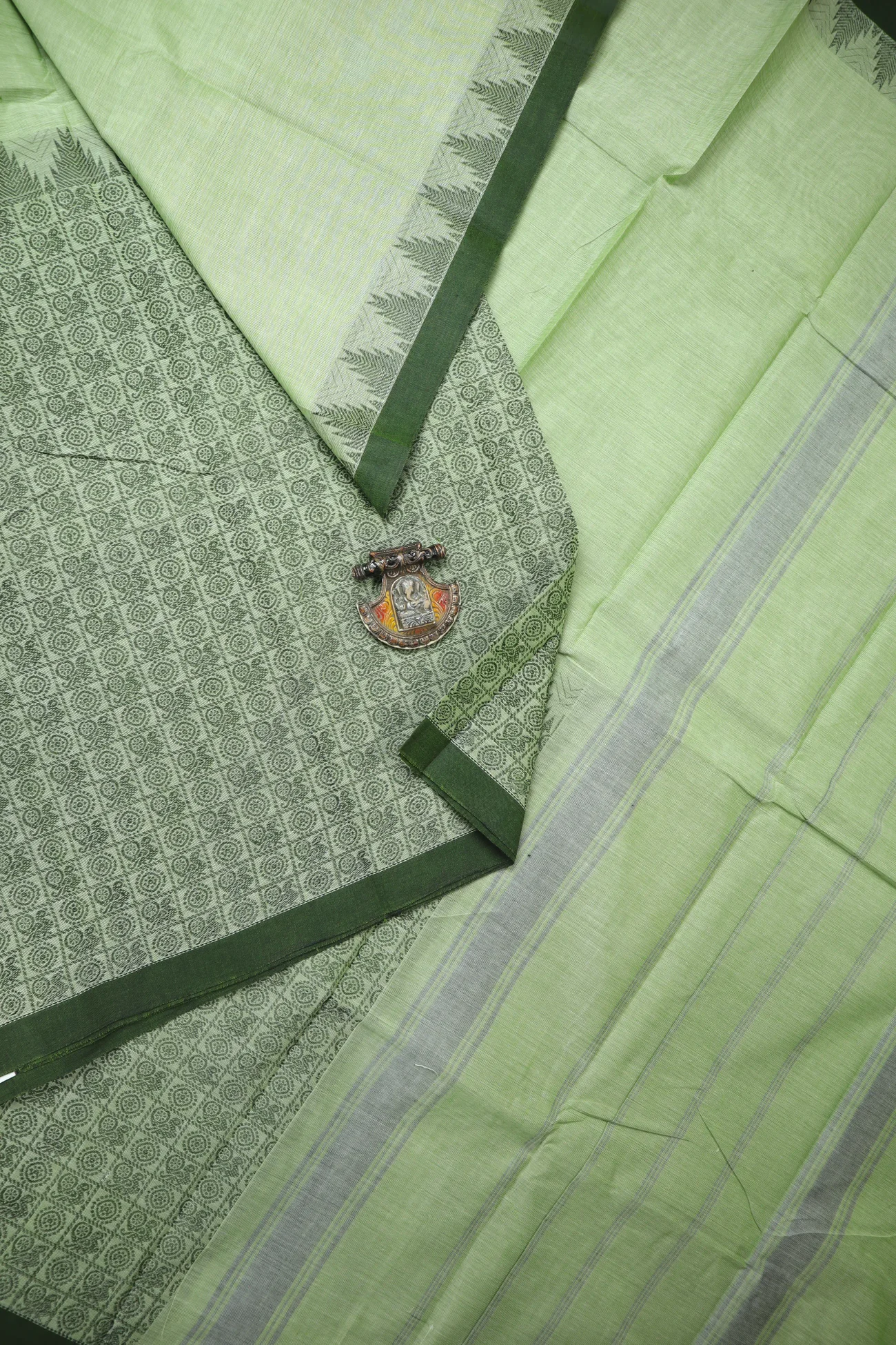 light-green-ruthratcham-peacock-kanchi-cotton-saree-uu005542-a