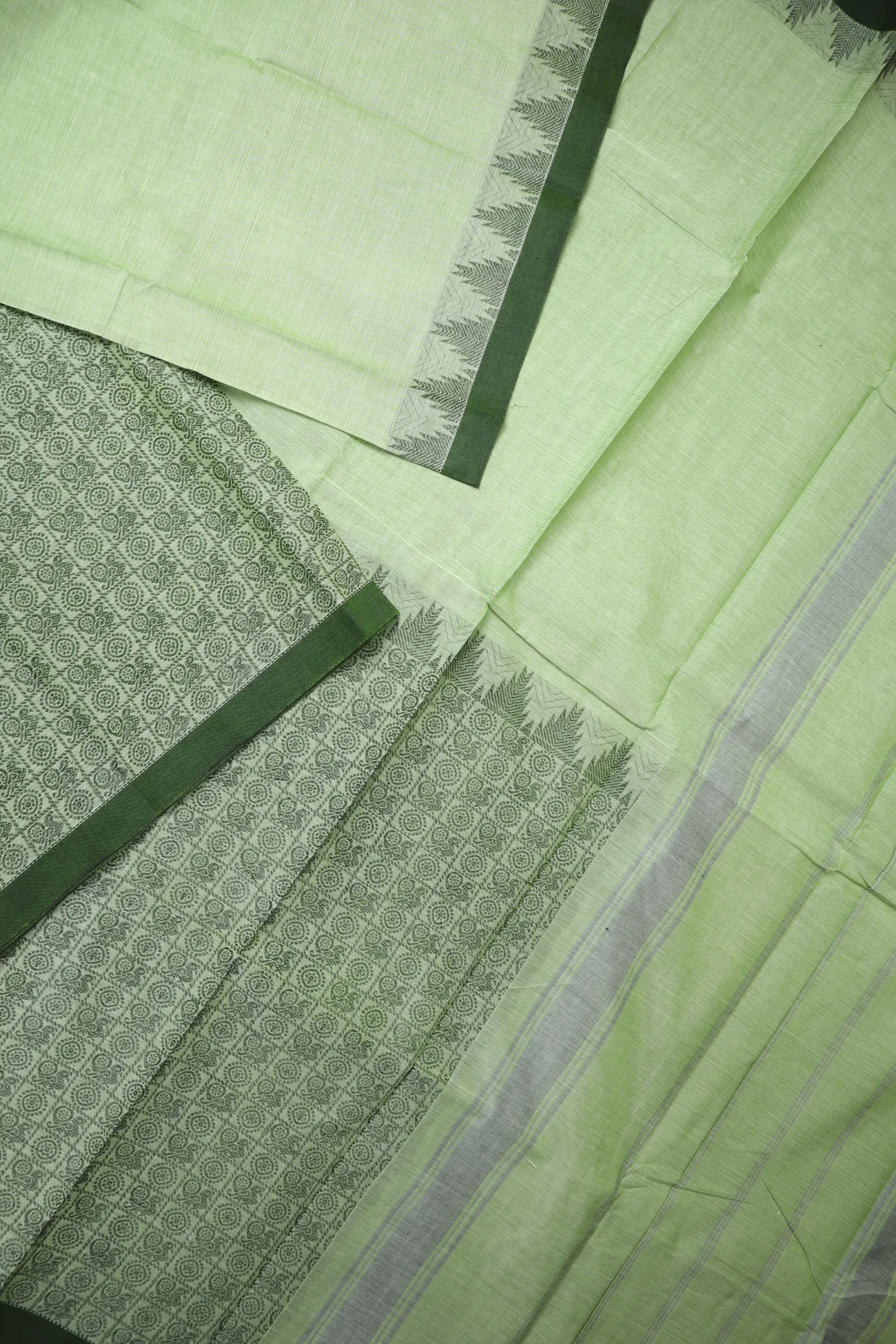 light-green-ruthratcham-peacock-kanchi-cotton-saree-uu005542-b