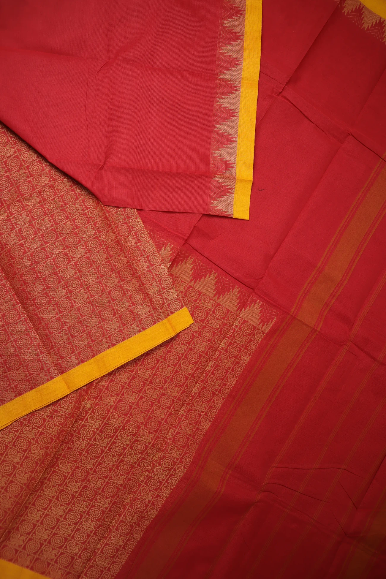 red-ruthratcham-peacock-kanchi-cotton-saree-uu005539-b