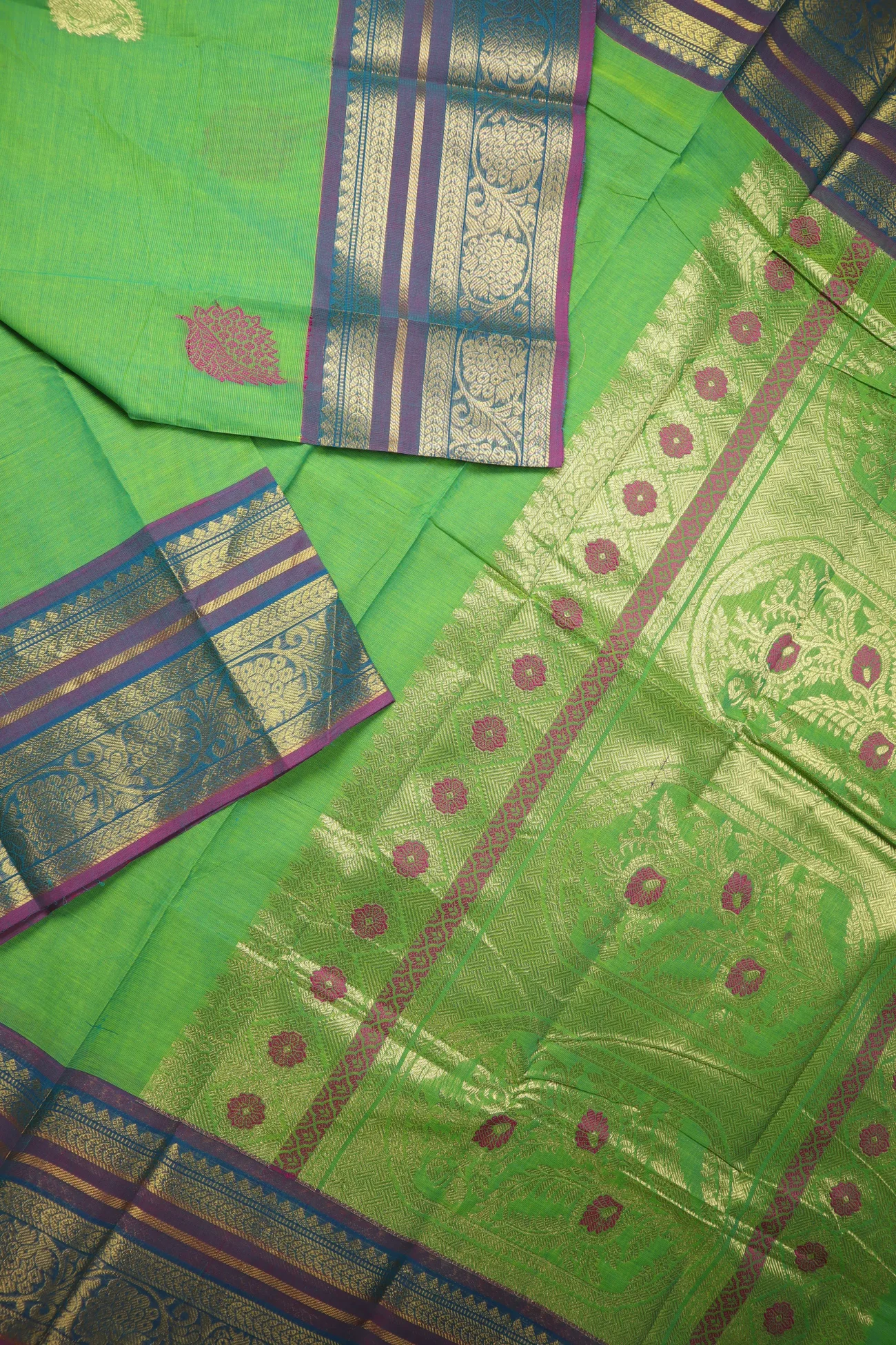 light-green-mango-flower-kanchi-cotton-saree-uu005582-b