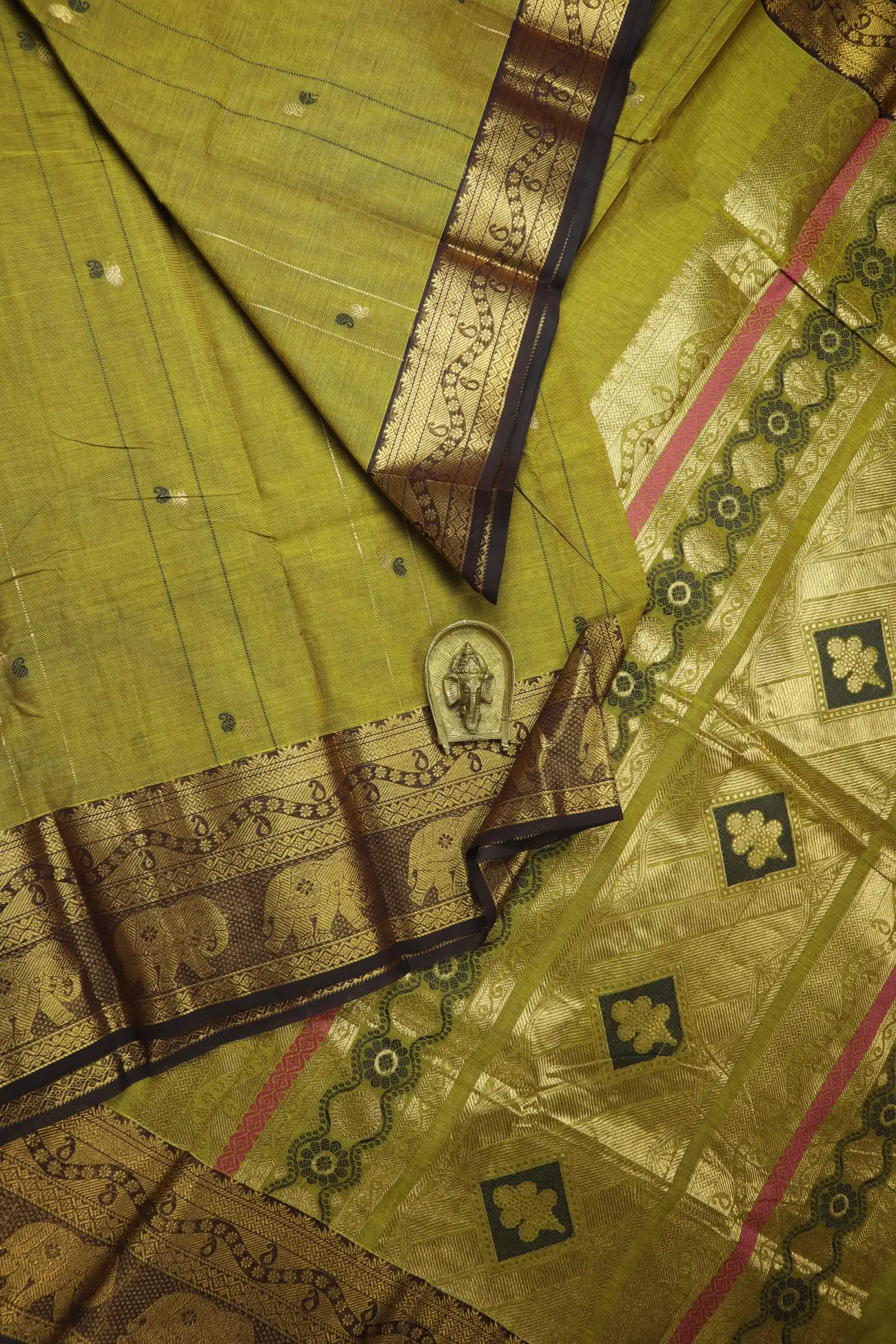 green-elephant-kanchi-cotton-saree-uu005642-a