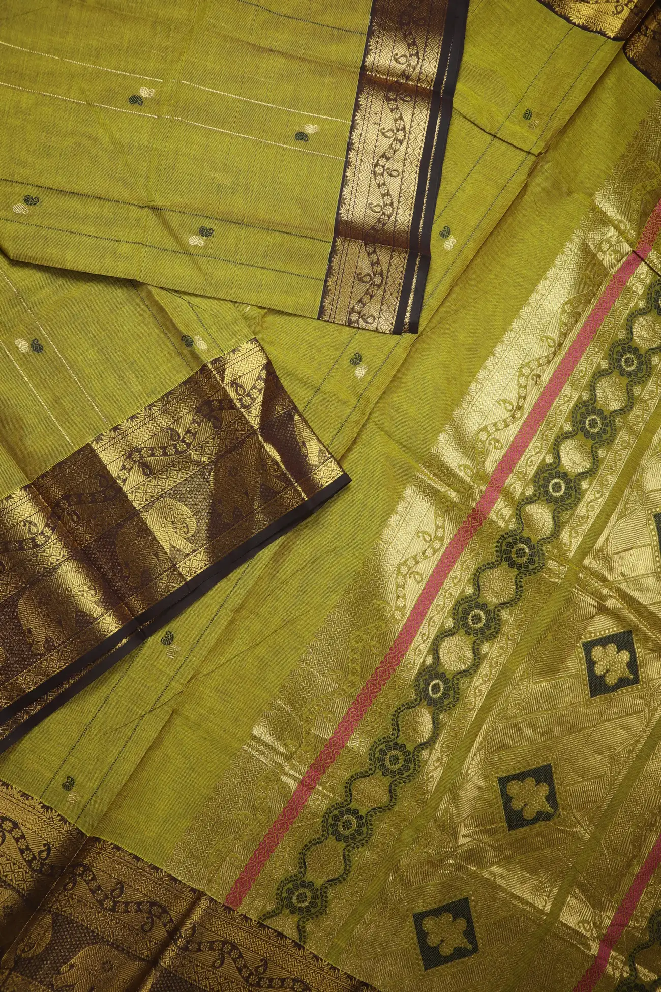 green-elephant-kanchi-cotton-saree-uu005642-b