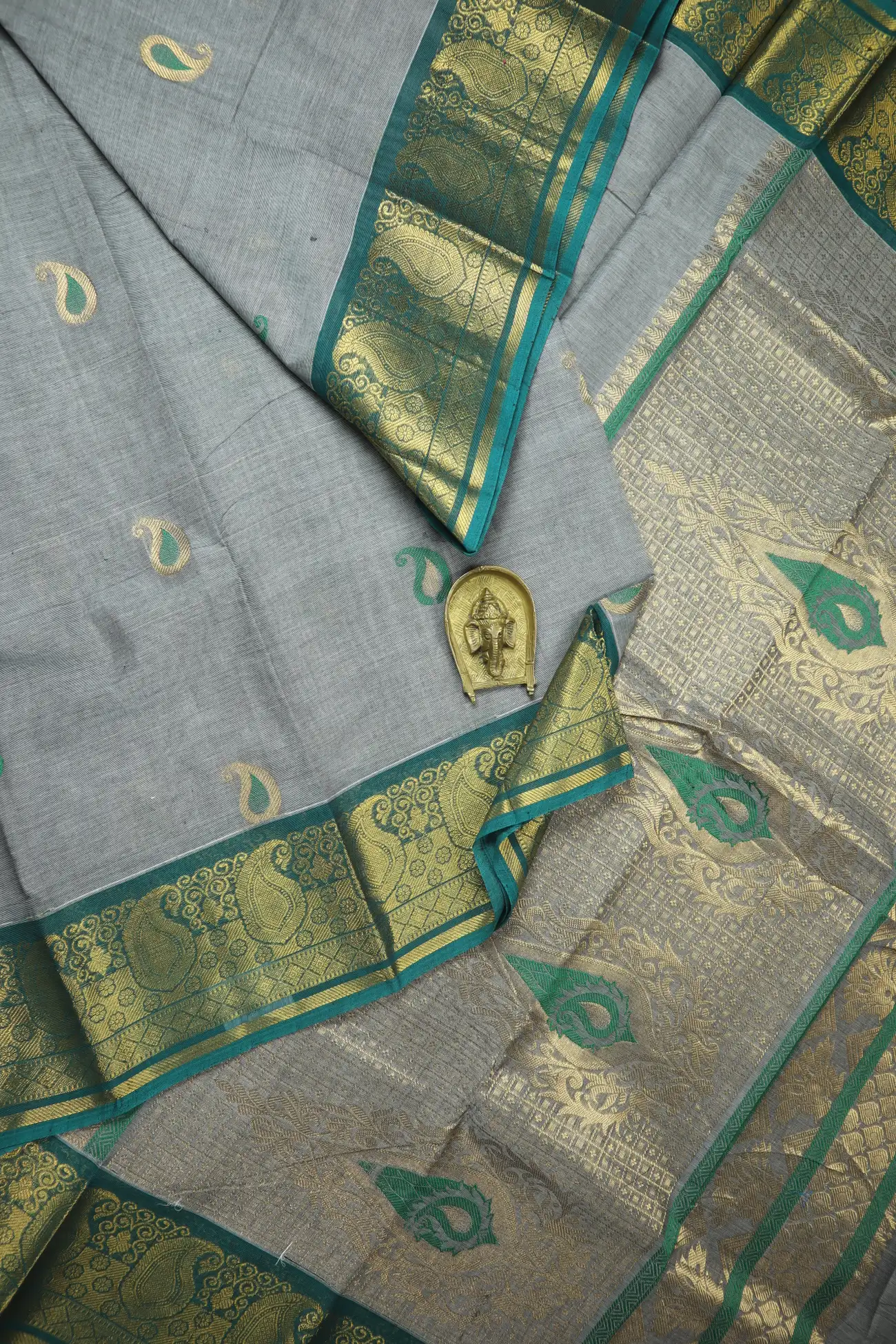 gray-mango-kanchi-cotton-saree-uu005588-a