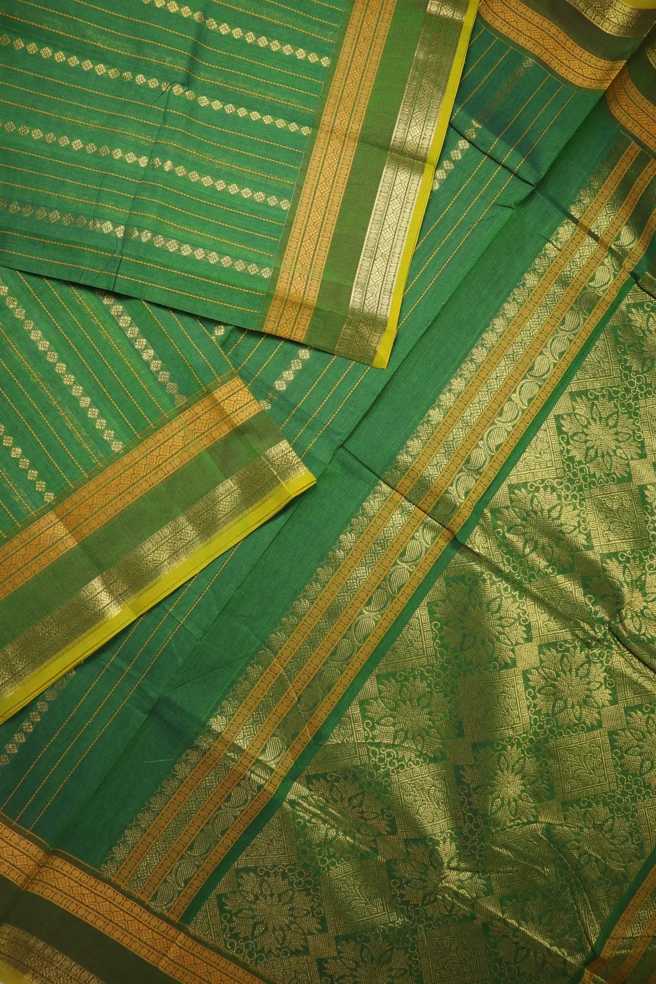 green-ruthratcham-kanchi-cotton-saree-uu005585-b