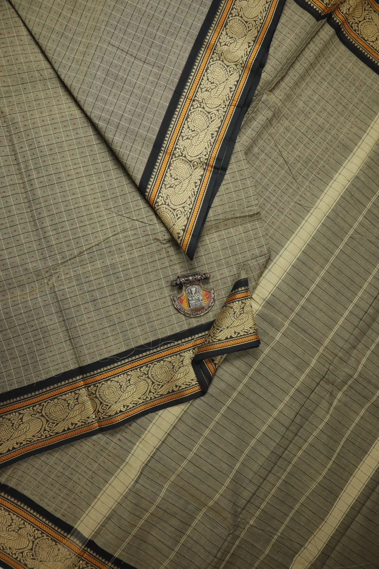 gray-laksha-deepam-kanchi-cotton-saree-uu005644-a