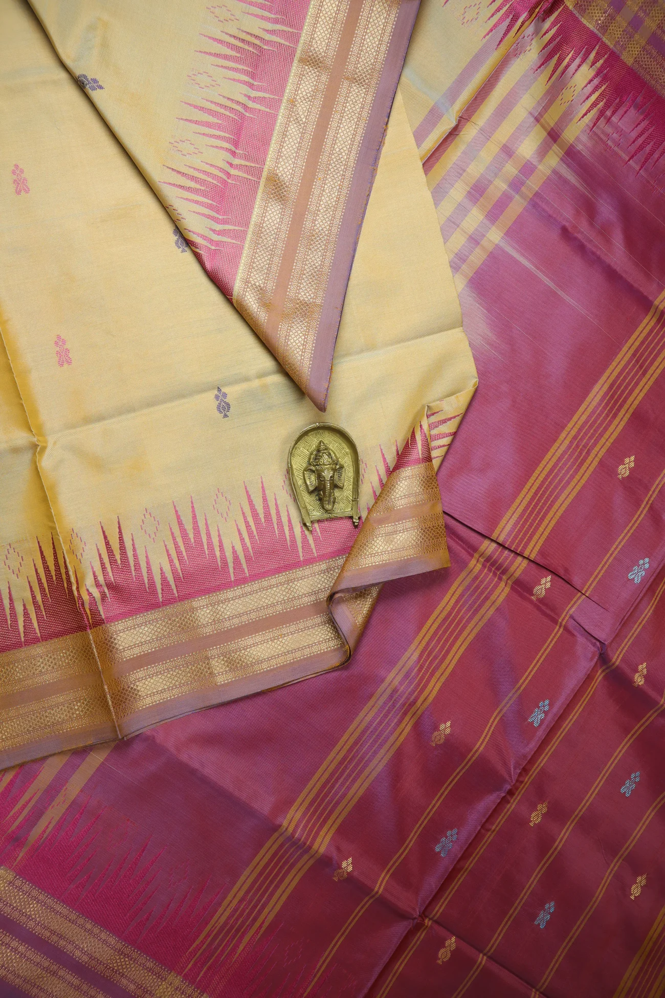 light-salmon-thalampoo-reku-banana-pith-silk-saree-bps000622-a