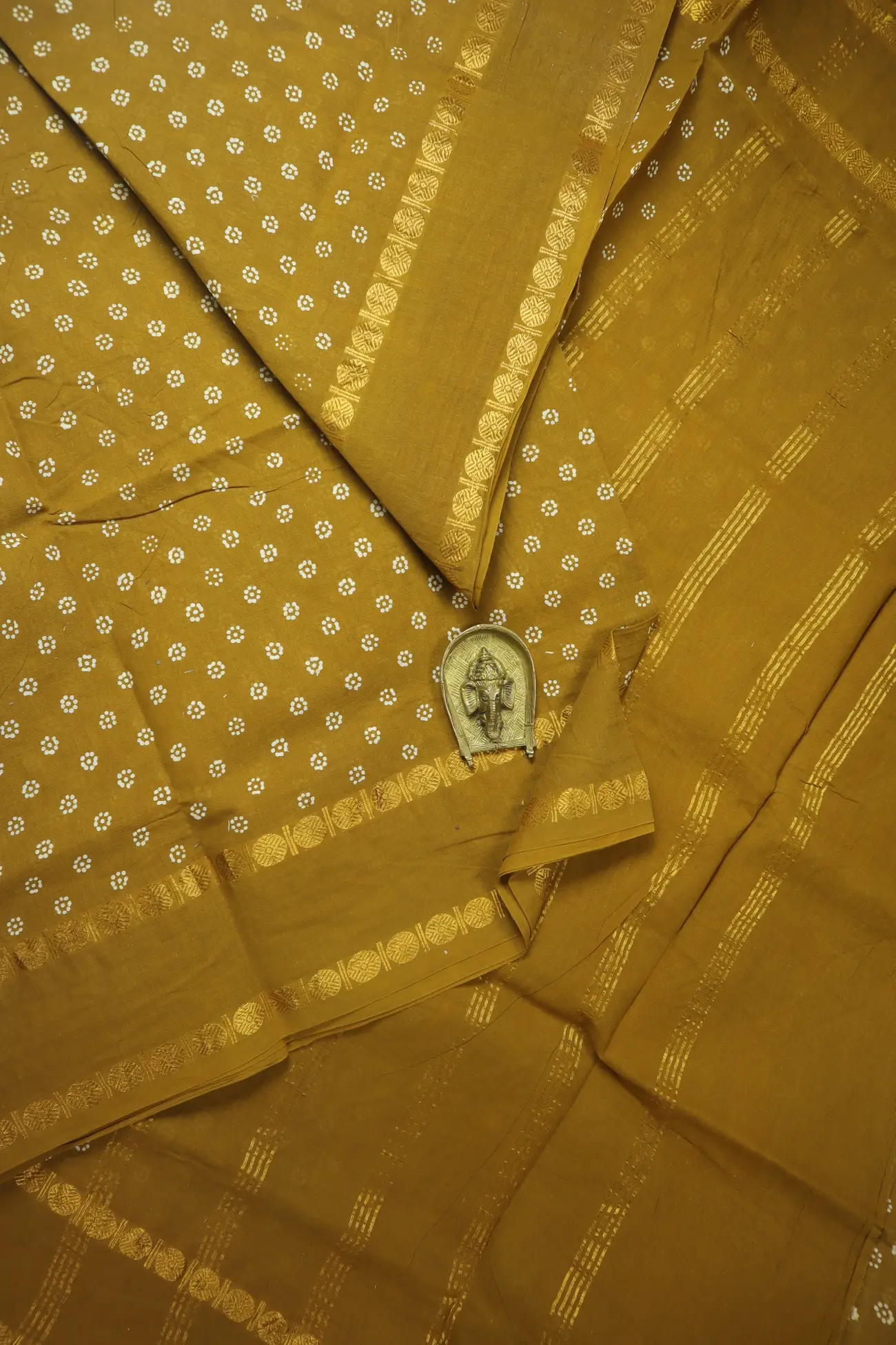 brown-rettai-pettu-ruthratcham-madurai-sungudi-saree-ss006389-a