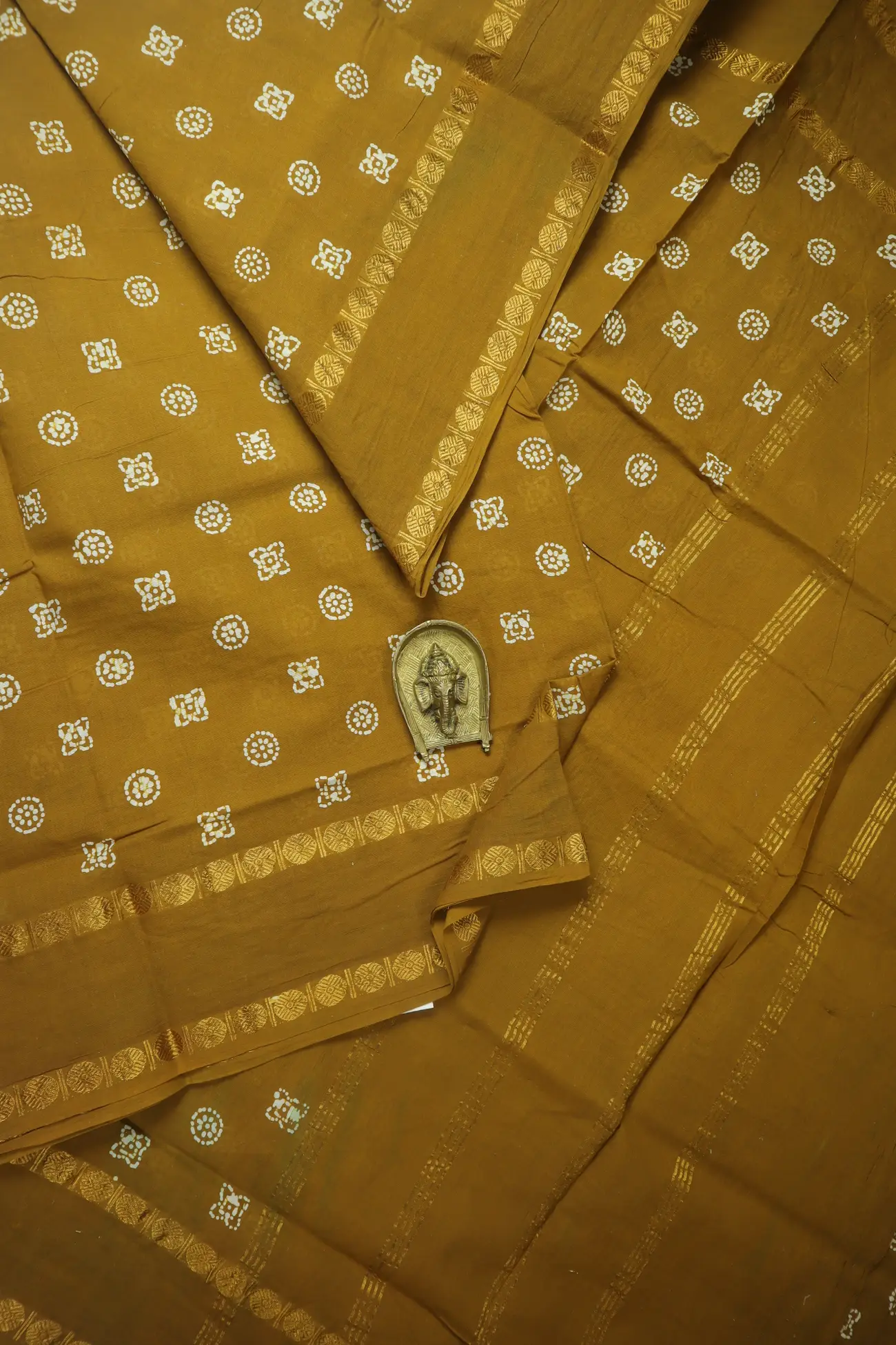 brown-rettai-pettu-ruthratcham-madurai-sungudi-saree-ss006386-a
