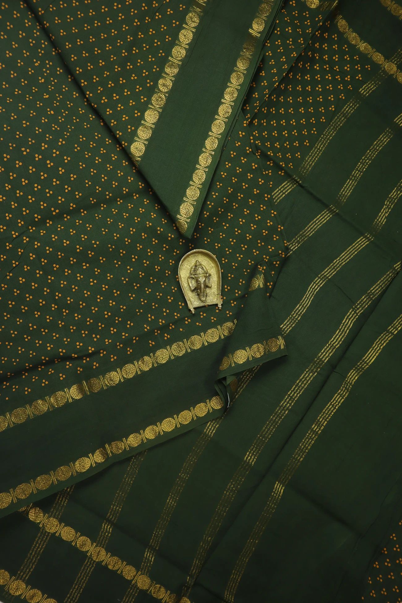 dark-green-dots-rettai-pettu-ruthratcham-madurai-sungudi-saree-ss006375-a