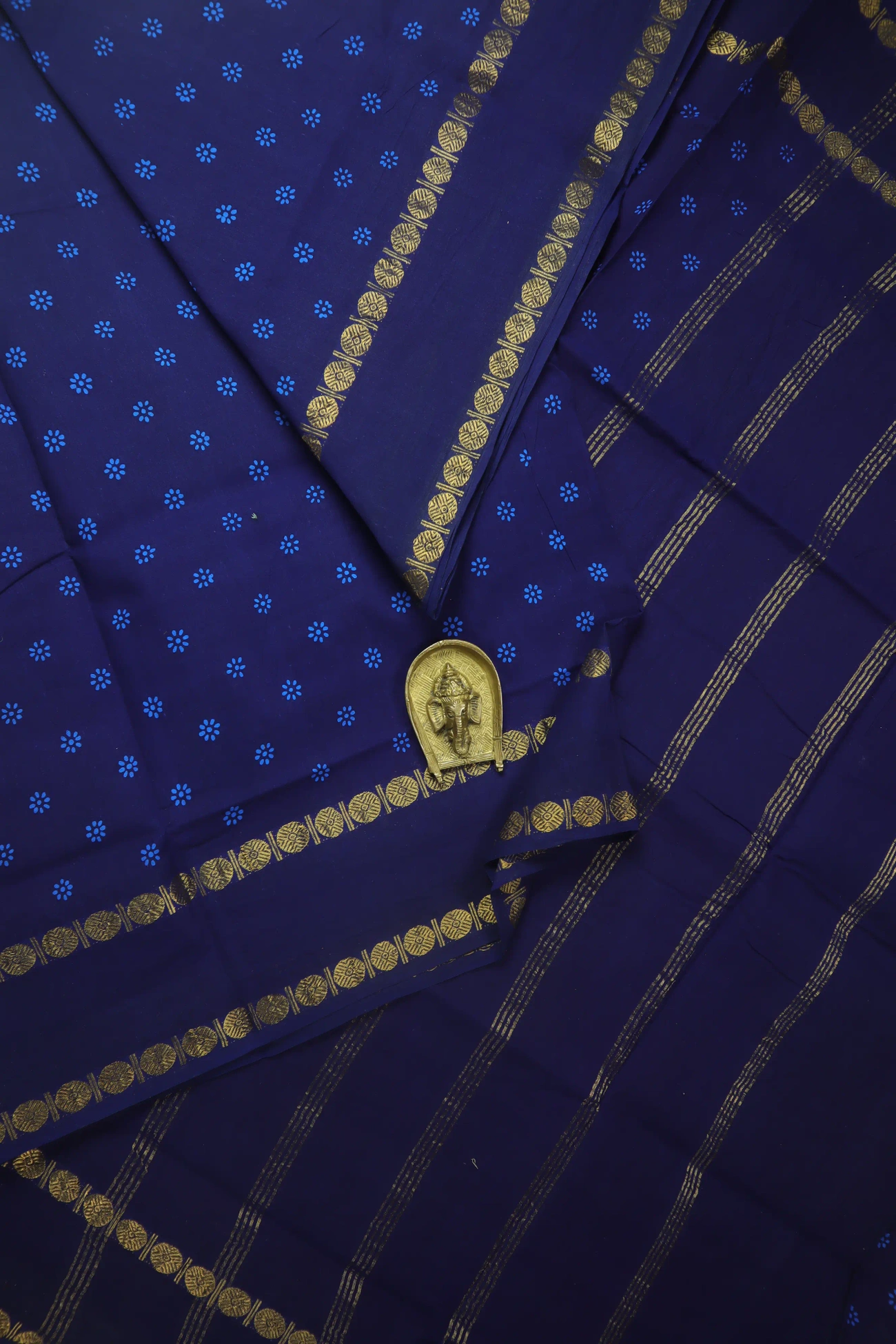 navy-flower-rettai-pettu-ruthratcham-madurai-sungudi-saree-ss006396-a