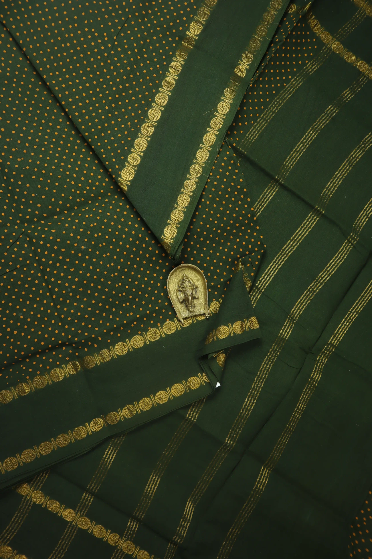 dark-green-dots-rettai-pettu-ruthratcham-madurai-sungudi-saree-ss006393-a
