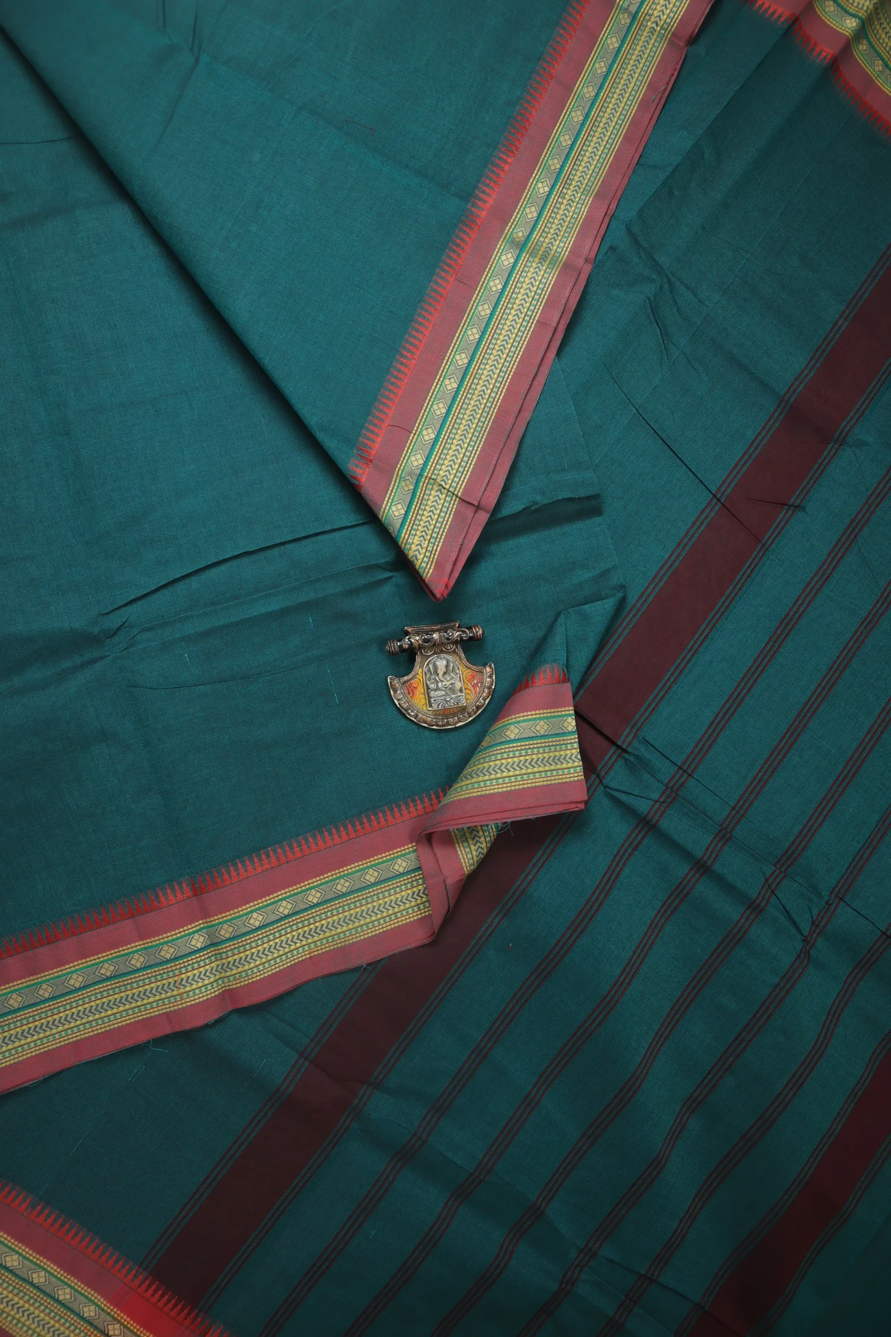 teal-diamoned-temple-grand-chettinad-saree-gc002733-a