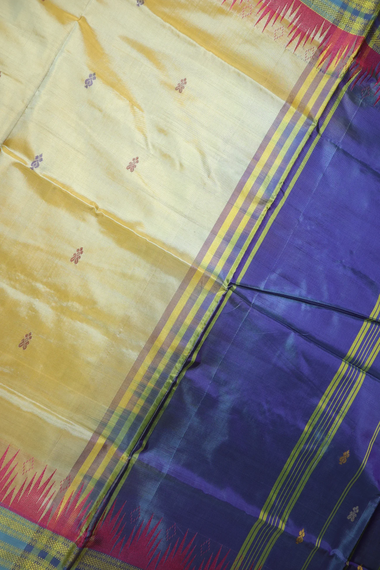 ivory-thalampoo-reku-rettai-pettu-banana-pith-silk-saree-bps000617-c