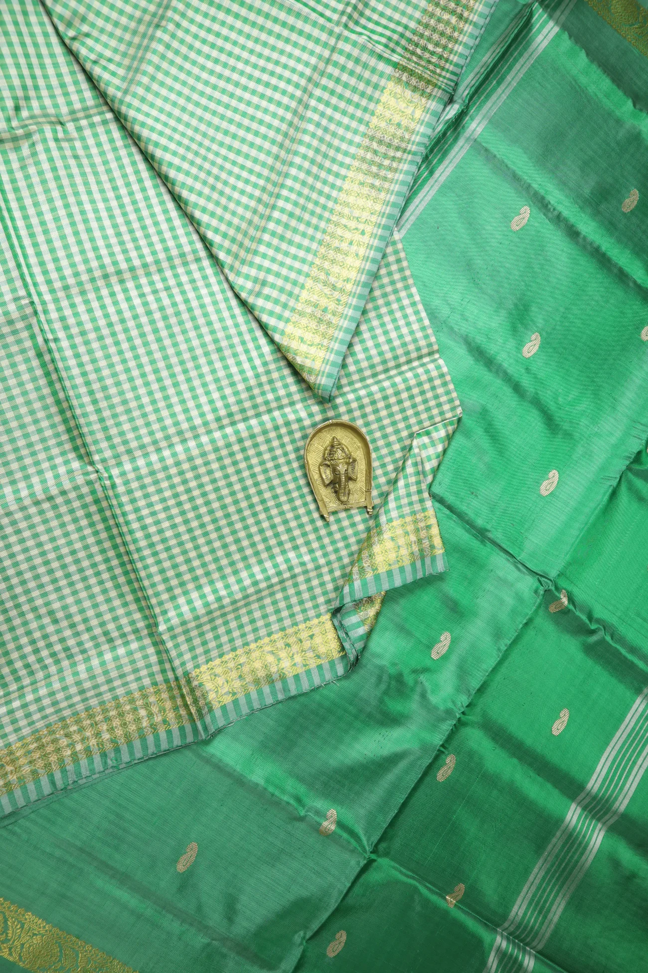 green-flower-banana-pith-silk-saree-bps000639-a
