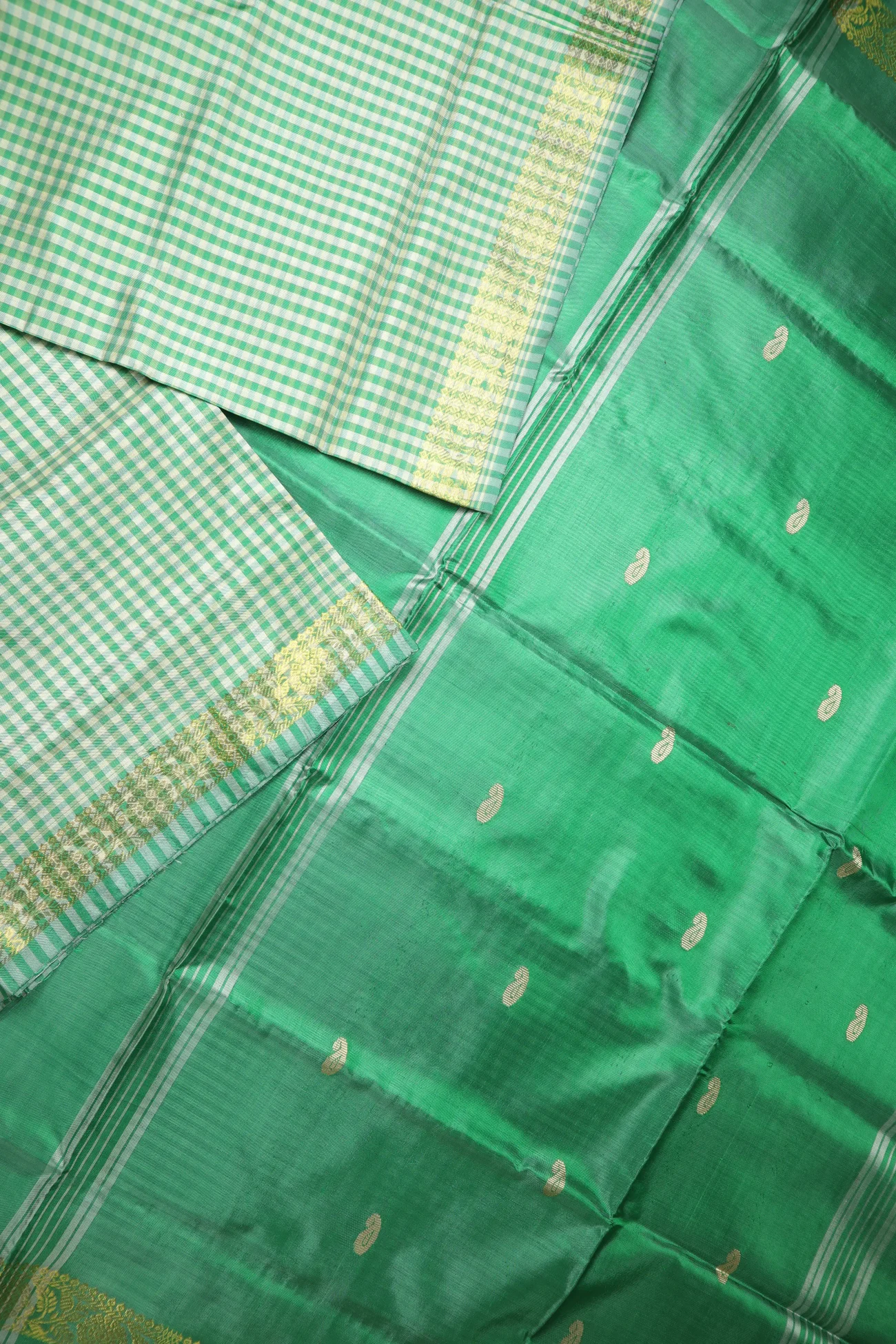 green-flower-banana-pith-silk-saree-bps000639-b