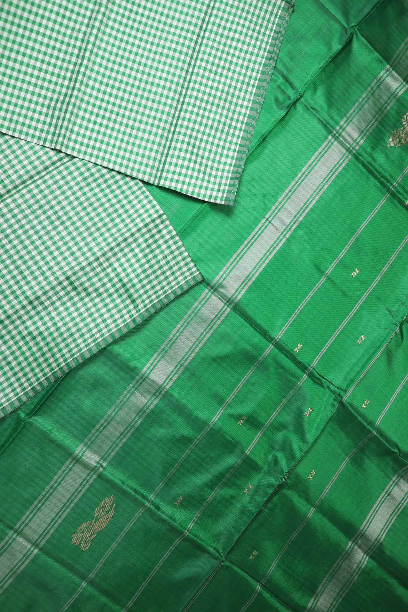 green-checked-banana-pith-silk-saree-bps000637-b