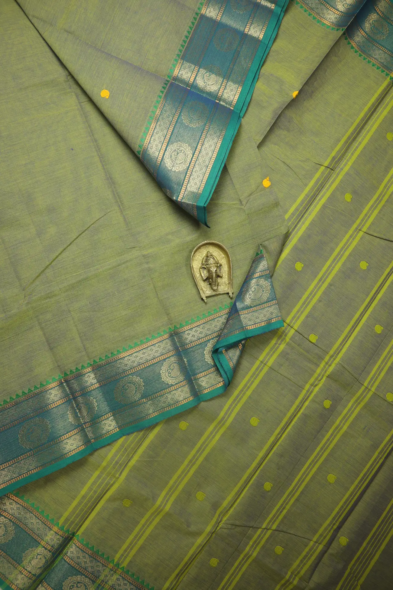 olive-drab-mango-grand-chettinad-saree-gc002642-a