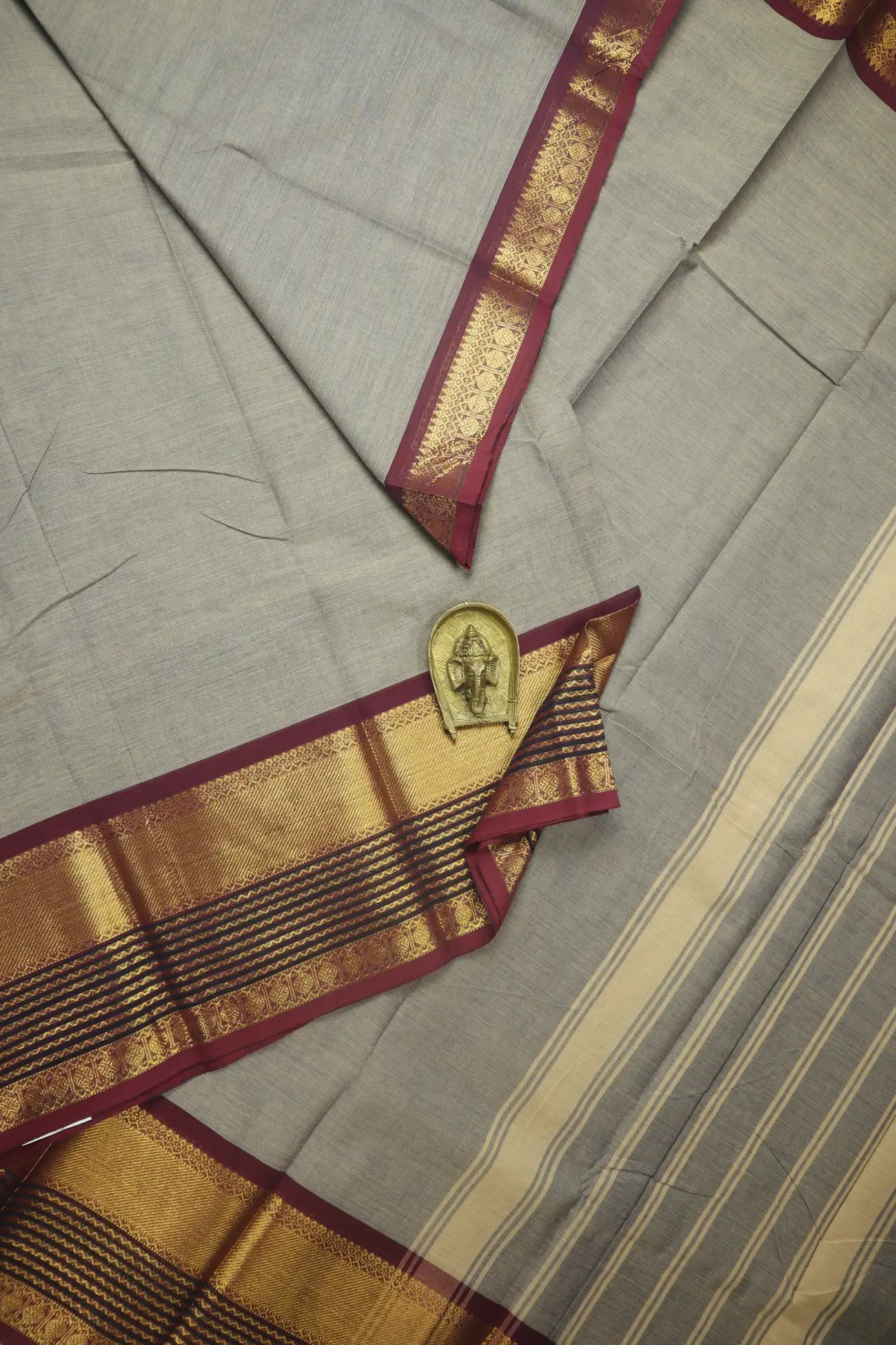 dim-gray-ruthratcham-zigzag-grand-chettinad-saree-gc002754-a