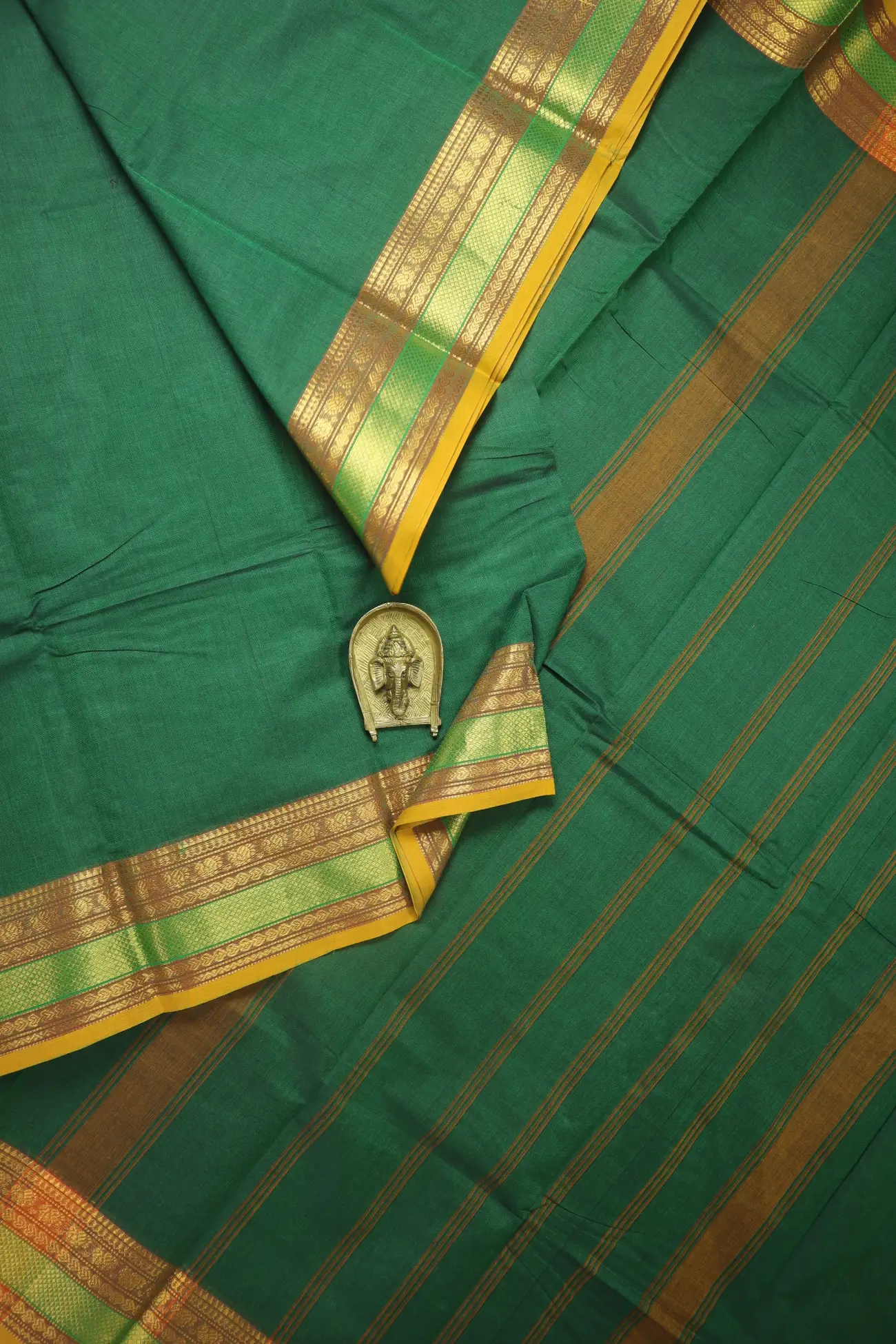 green-peacock-diamoned-heart-grand-chettinad-saree-gc002821-a