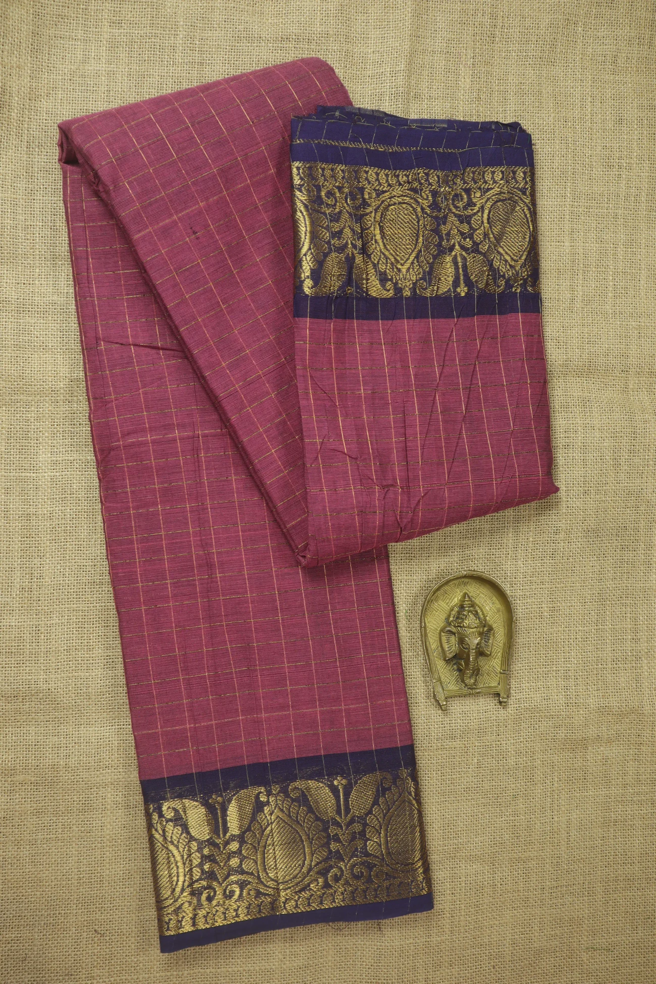medium-violet-red-flower-madurai-sungudi-saree-ss006513-a