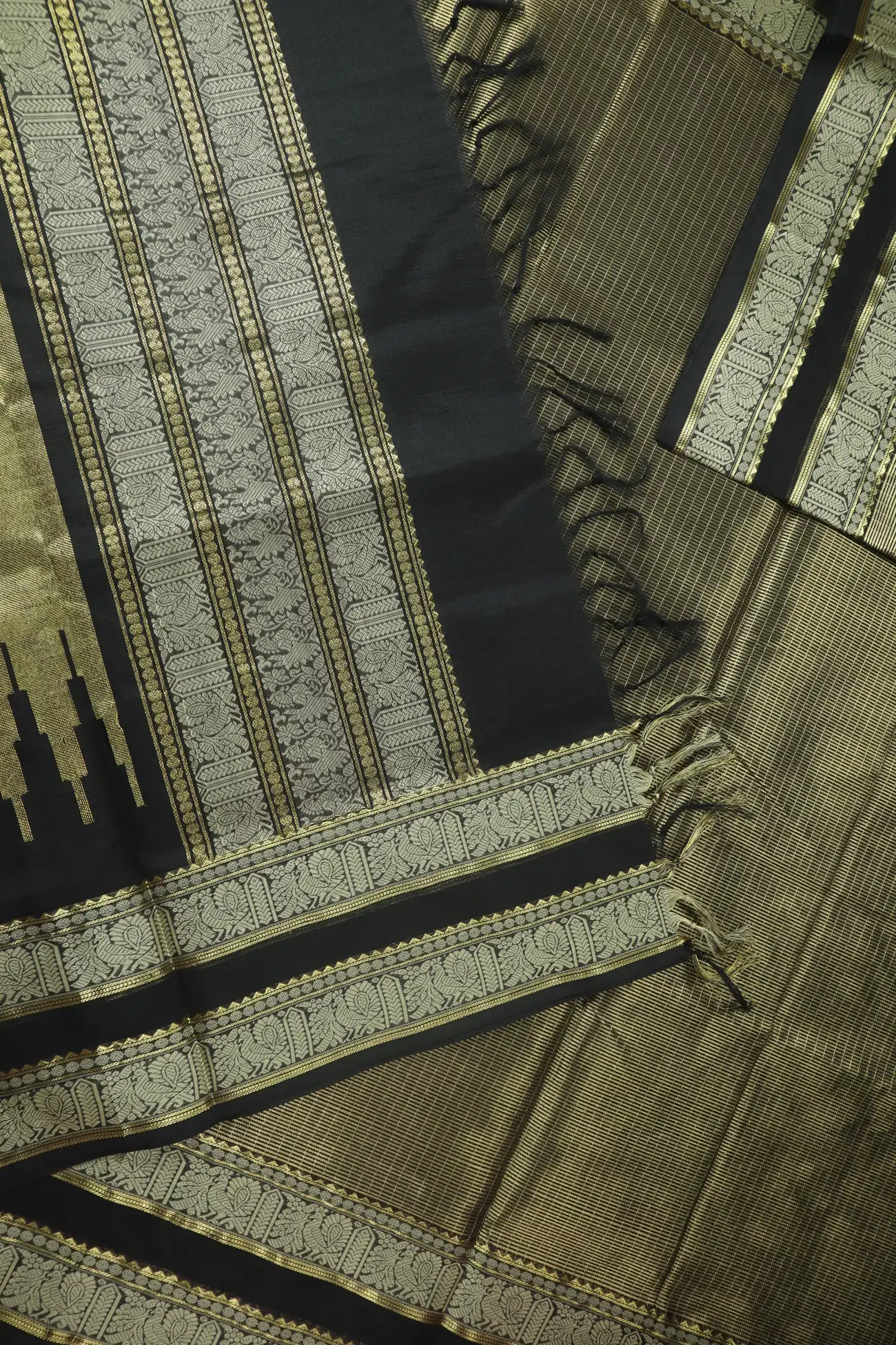 black-peacock-ruthratcham-kanchi-silk-cotton-saree-sc003124-c
