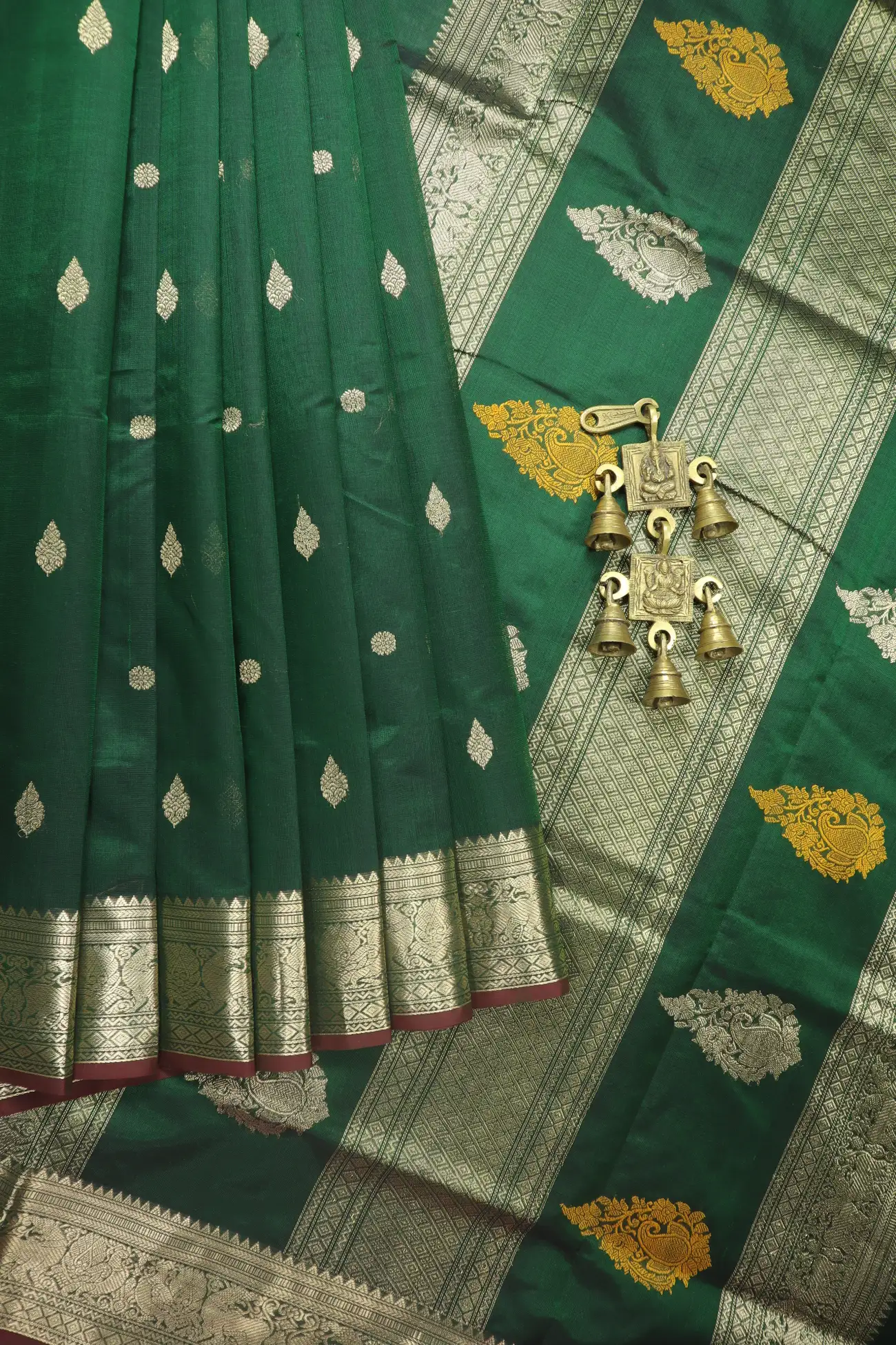 dark-green-peacock-yazhi-mango-kanchi-silk-cotton-saree-sc003115-a