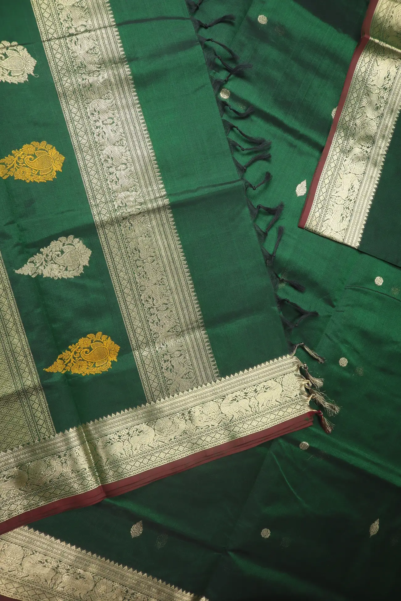 dark-green-peacock-yazhi-mango-kanchi-silk-cotton-saree-sc003115-c