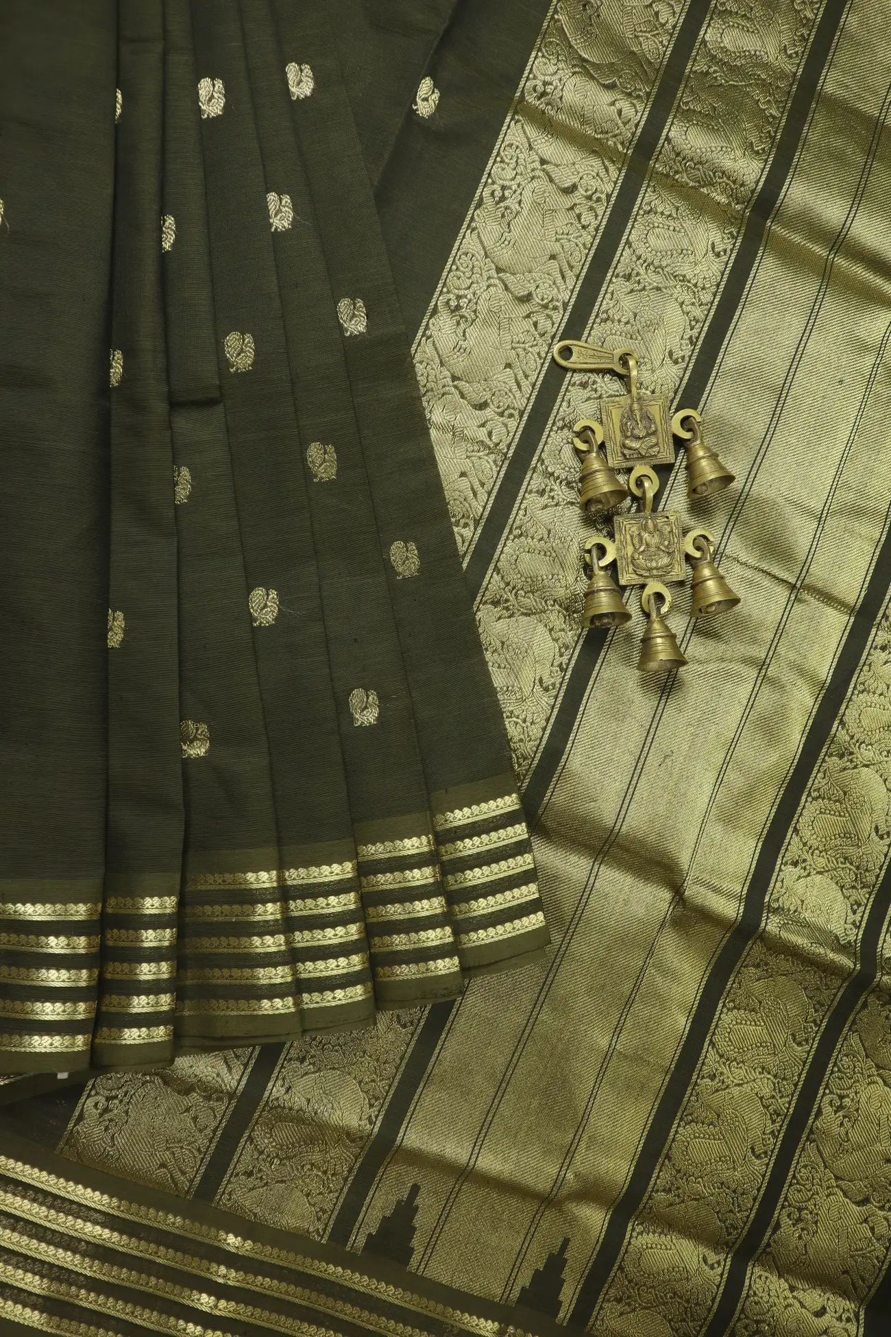 olive-annapakshi-elephant-yazhi-kanchi-silk-cotton-saree-sc003071-a
