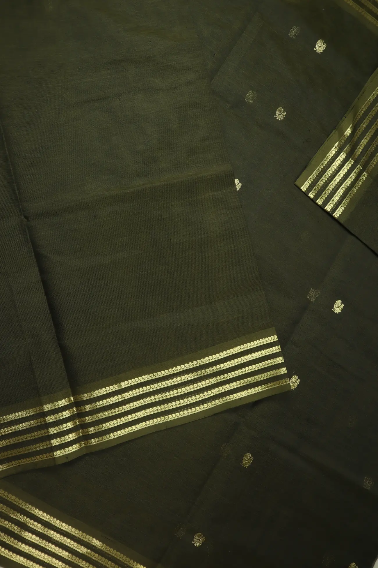 olive-annapakshi-elephant-yazhi-kanchi-silk-cotton-saree-sc003071-e